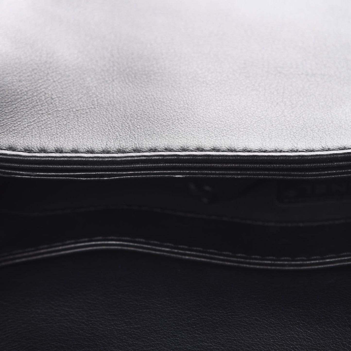 Calfskin Enchained Medium Boy Flap Black