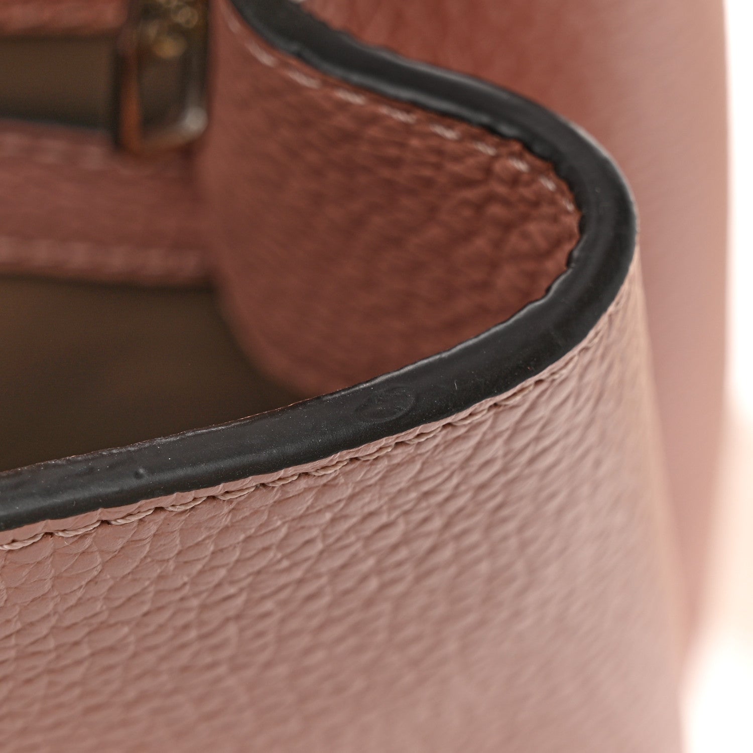 Louis Vuitton Taurillon Capucines BB Magnolia 10 of 10