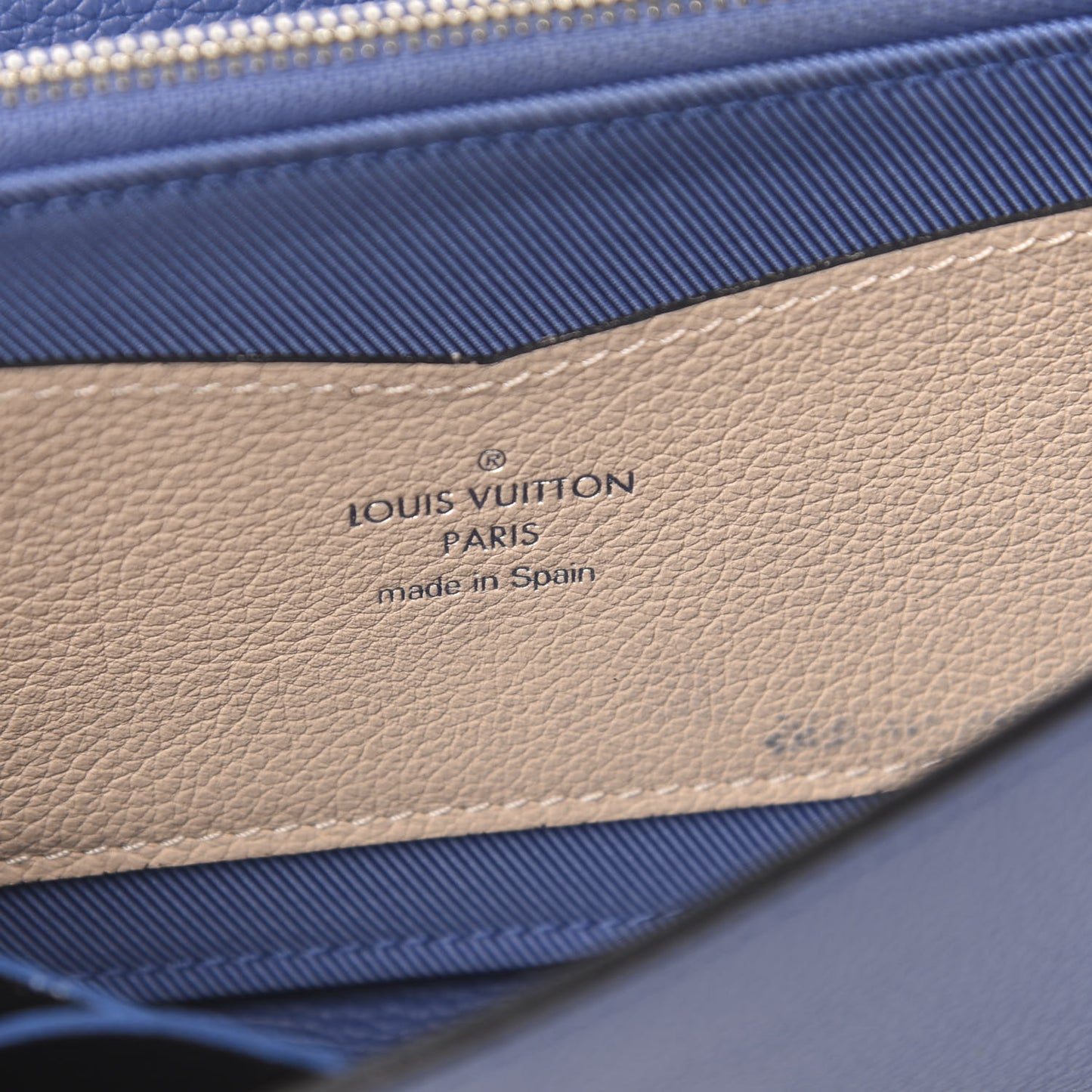 Calfskin Lockme II Wallet Vanille Denim
