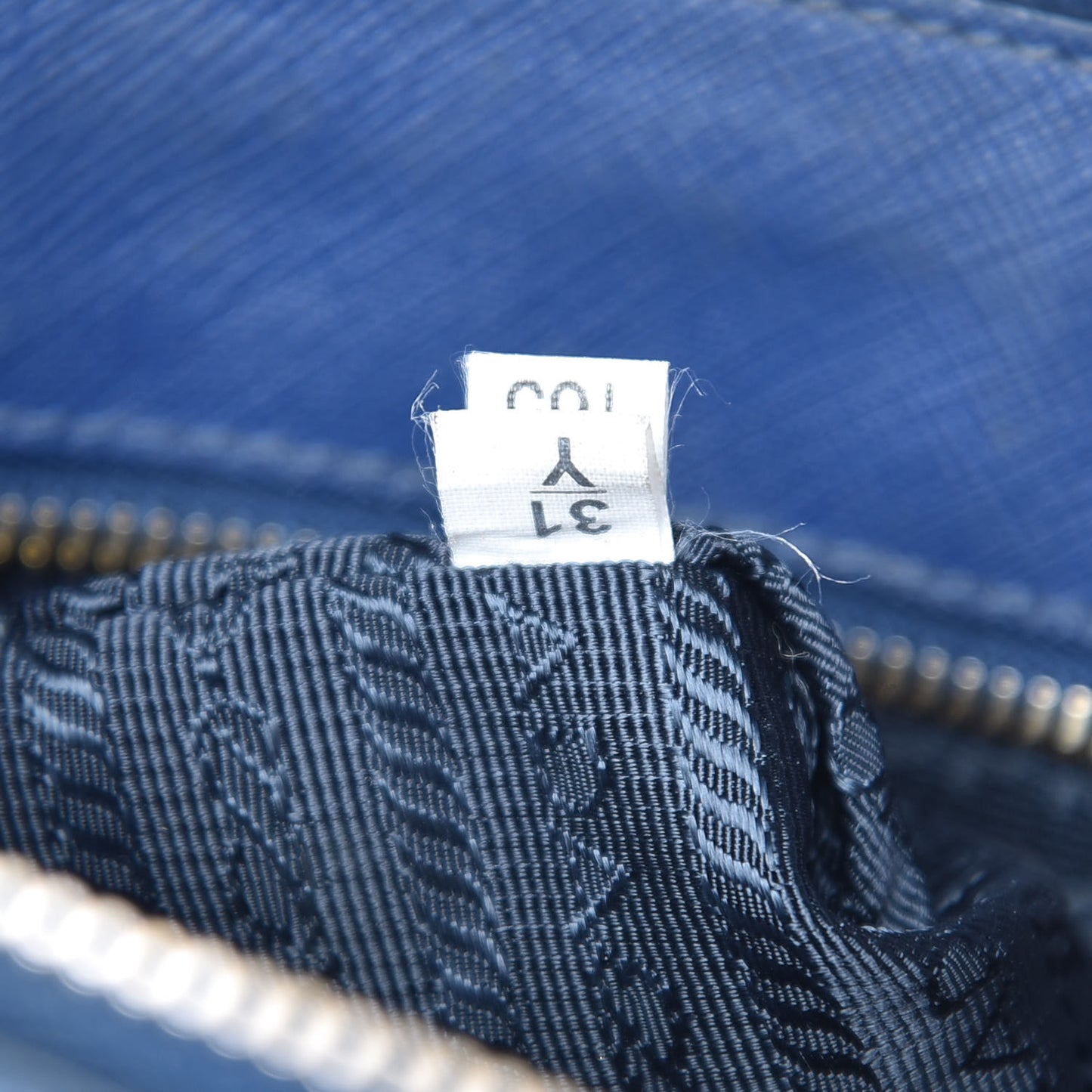 Saffiano Medium Galleria Double Zip Tote Bluette