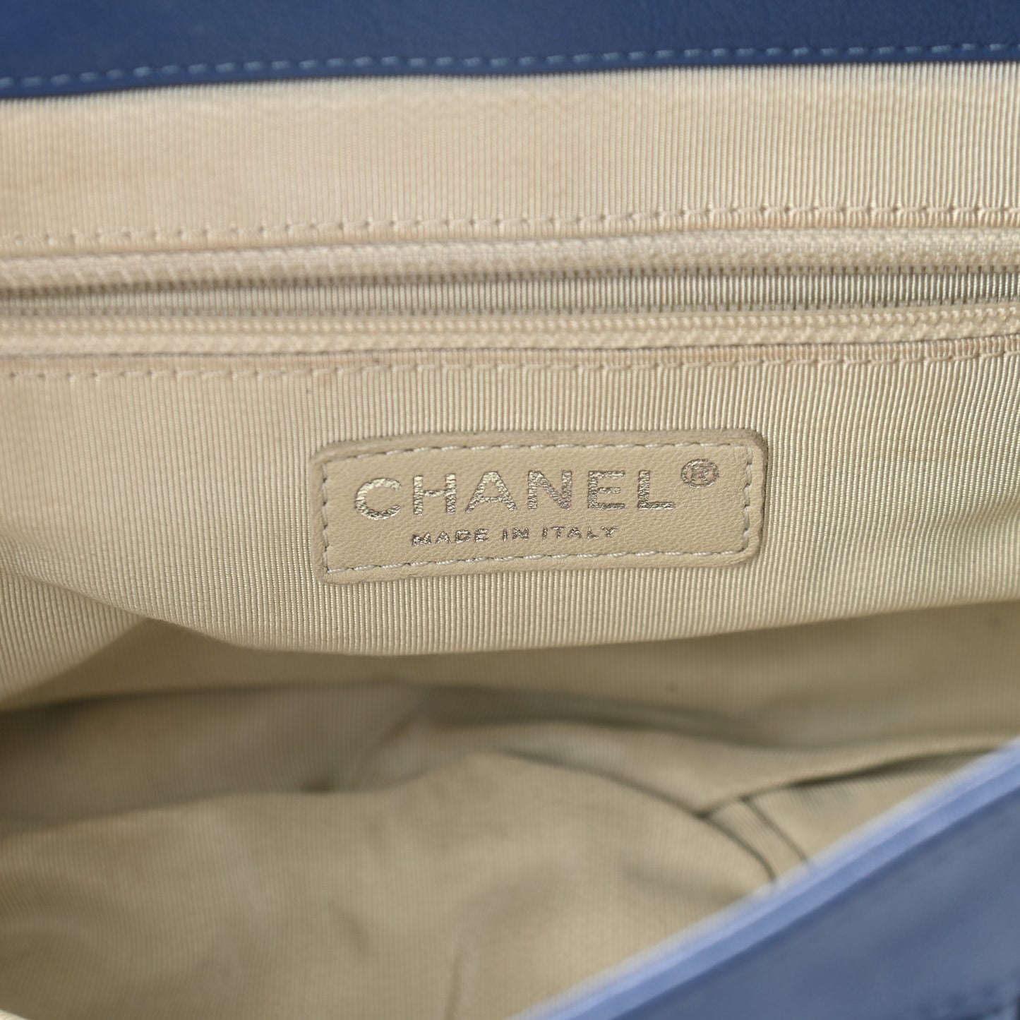 Washed Lambskin Quilted Medium Chain Around Messenger Blue