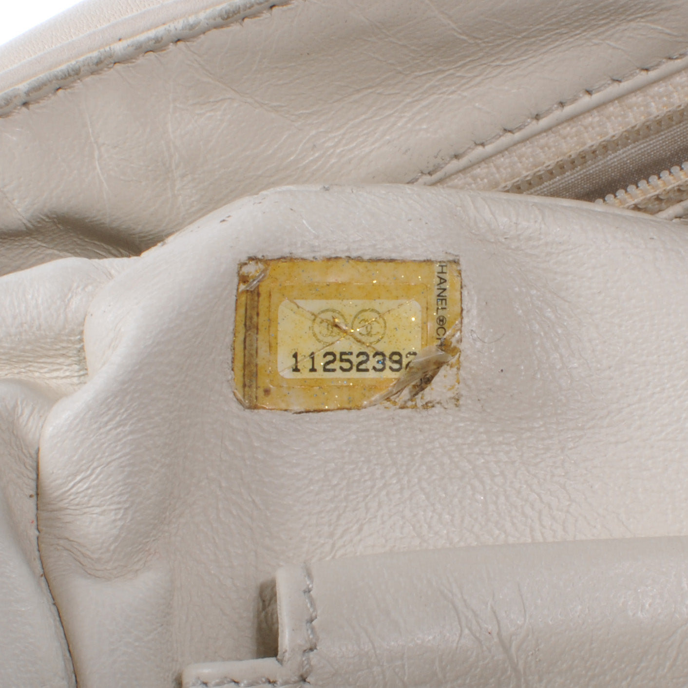 Leather Diagonal Ligne Flap Off White