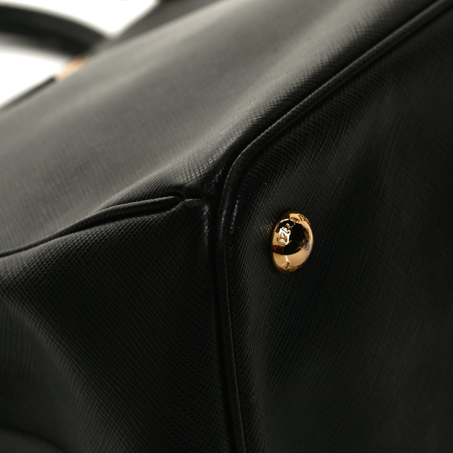 Saffiano Medium Galleria Double Zip Tote Black