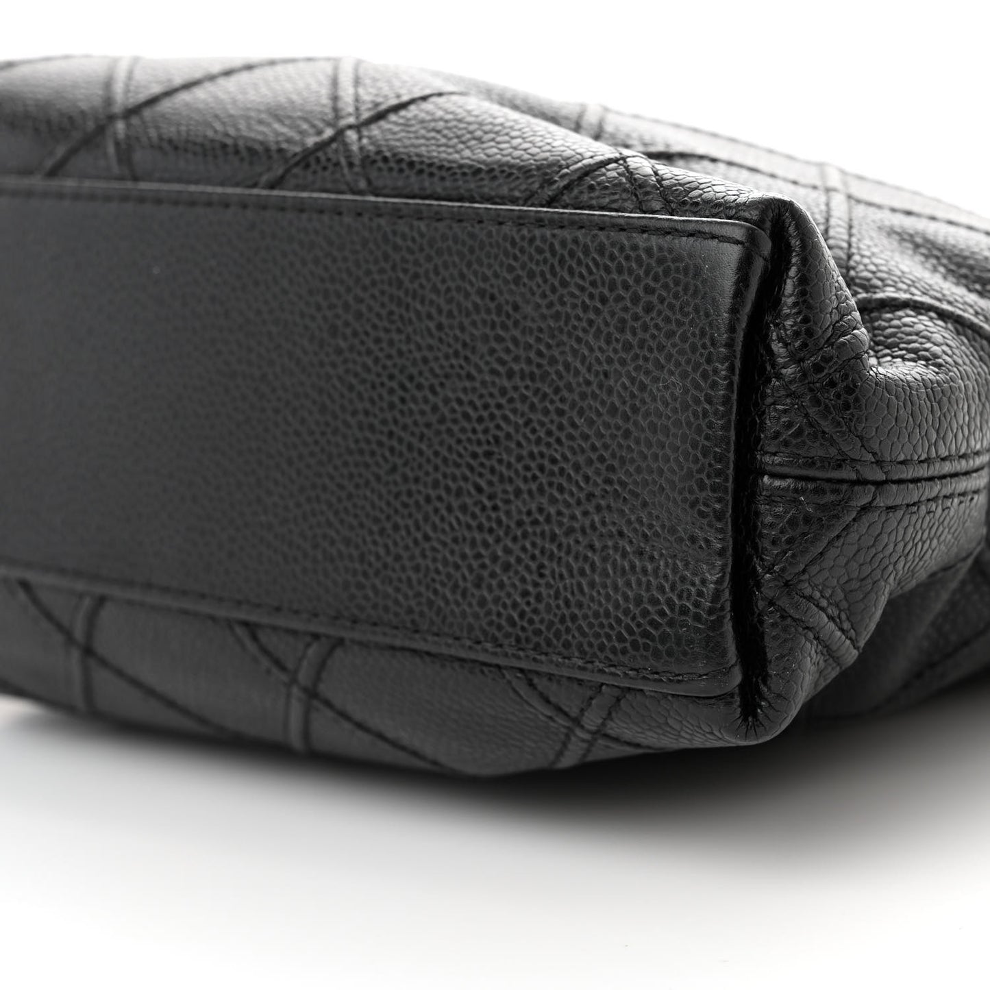 Caviar Diamond Embossed Shoulder Bag Black