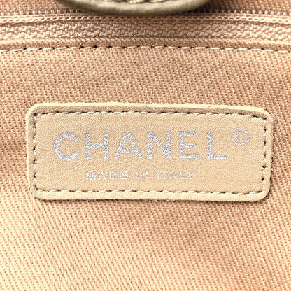 Chanel Washed Calfskin Diamond Stitch Large Hamptons Shopping Tote Green 8 of 17