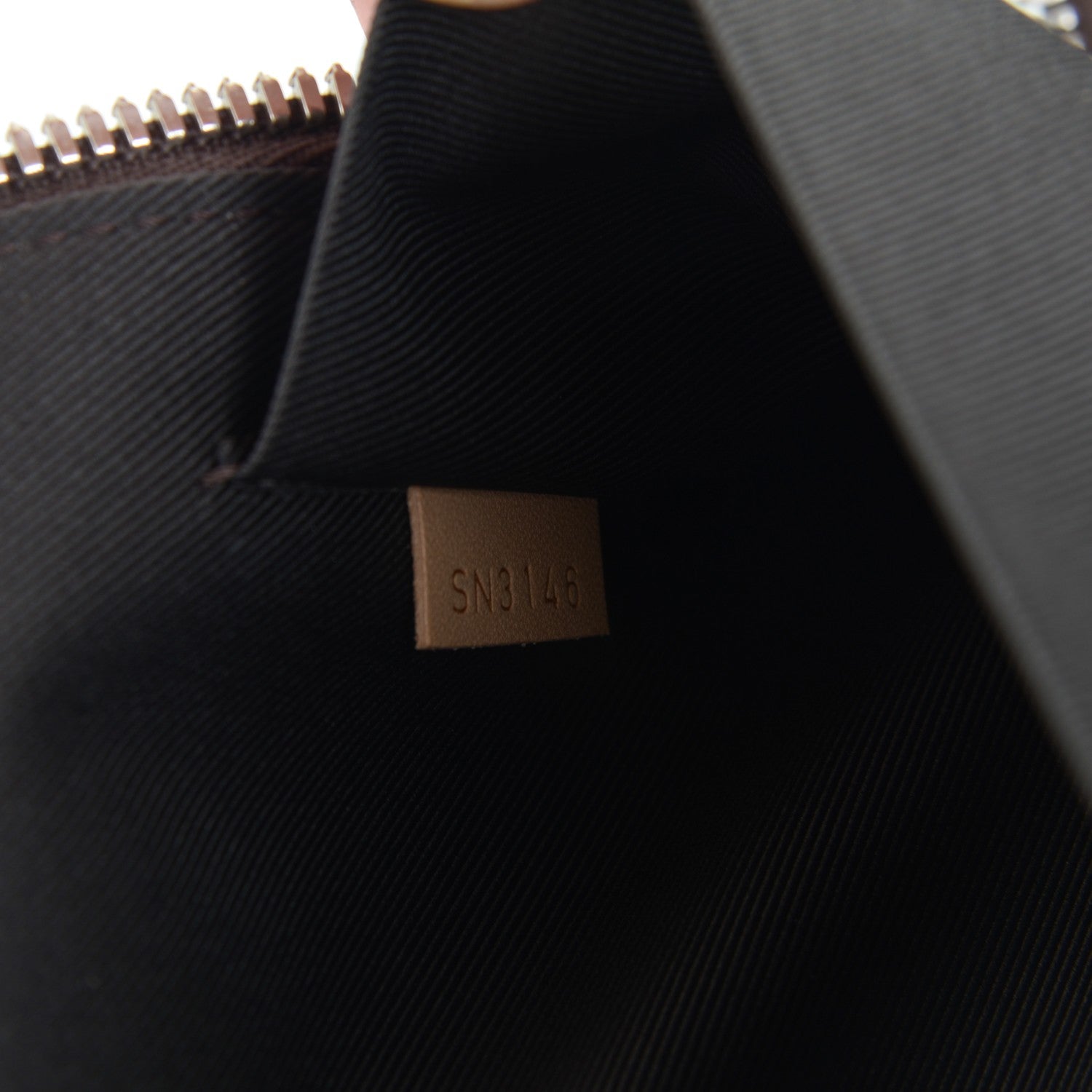 Louis Vuitton Monogram Horizon Accessories Pouch 7 of 7