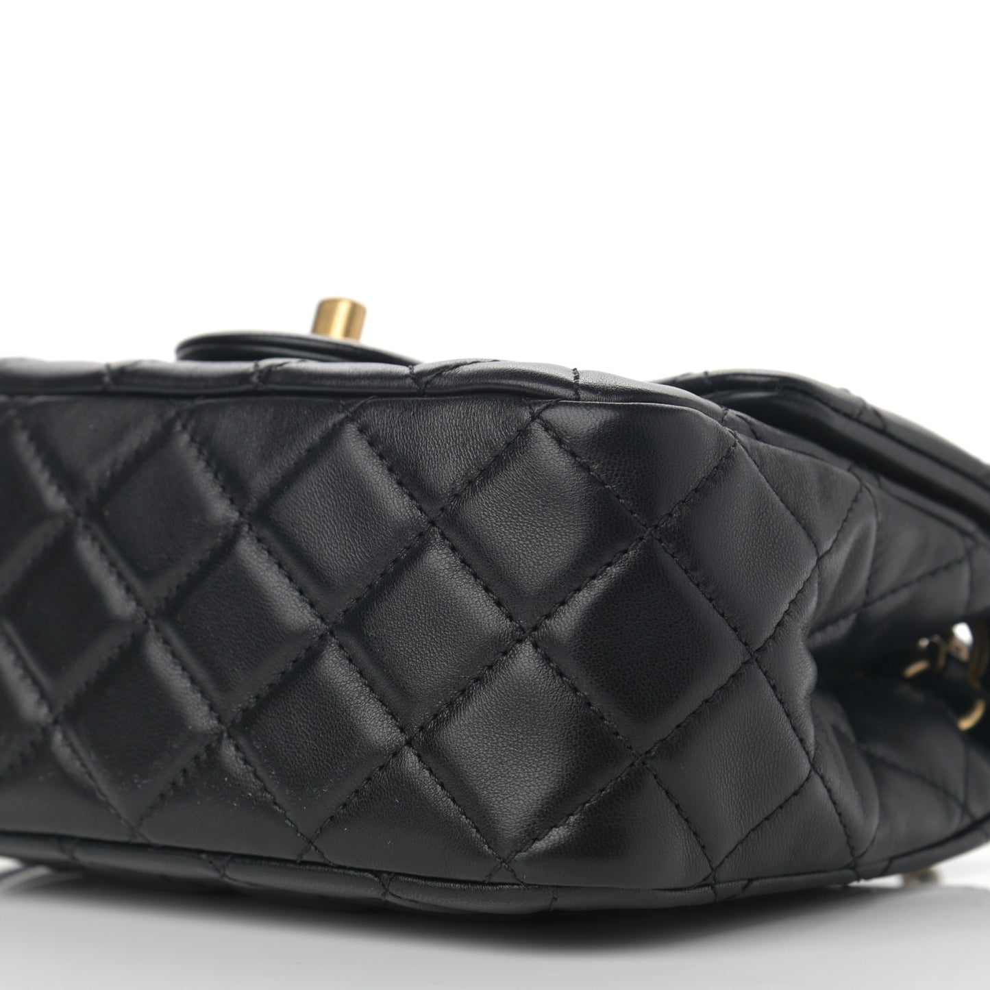 Lambskin Quilted Mini Pearl Crush Flap Black