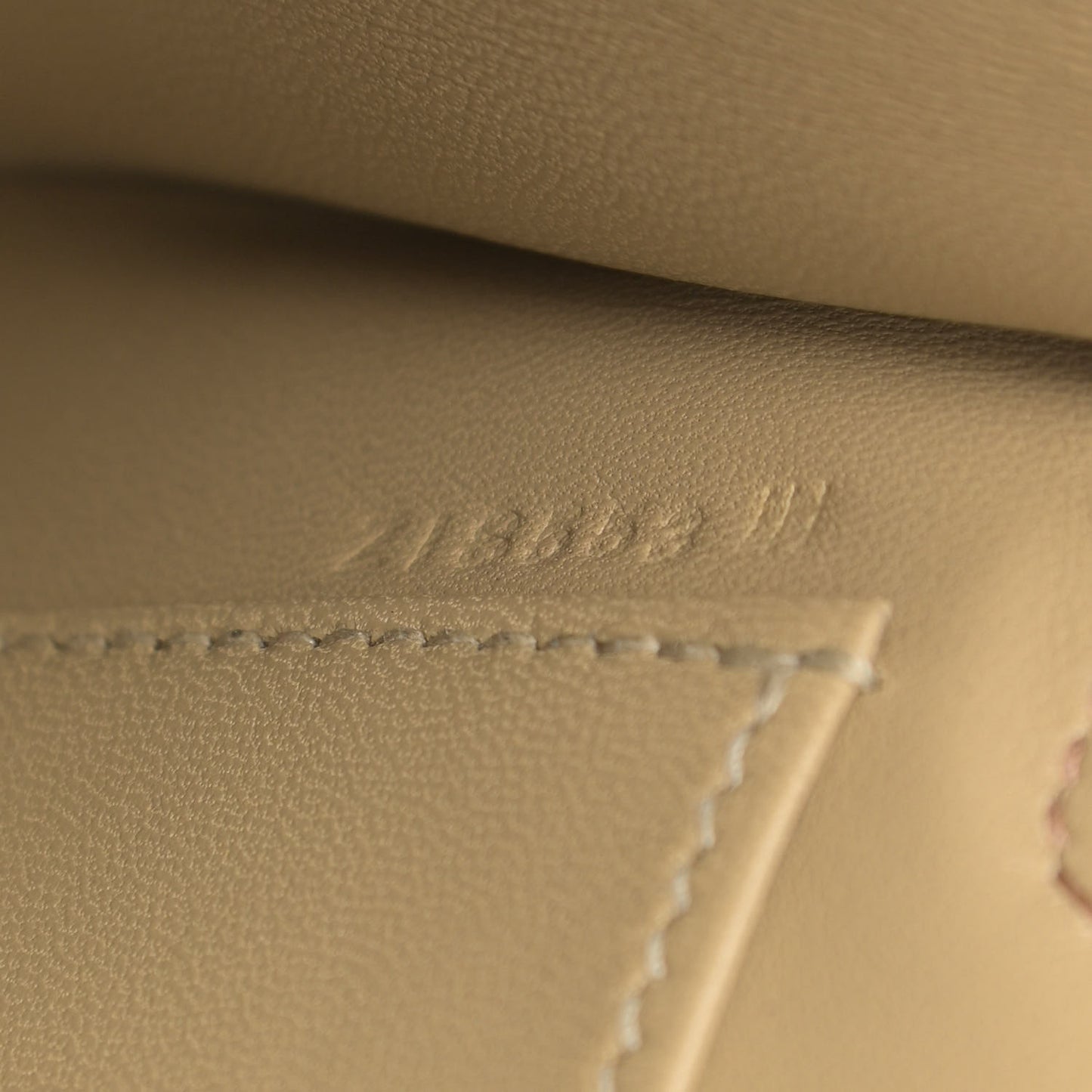 Epsom Horseshoe Mini Kelly Sellier 20 Trench Craie