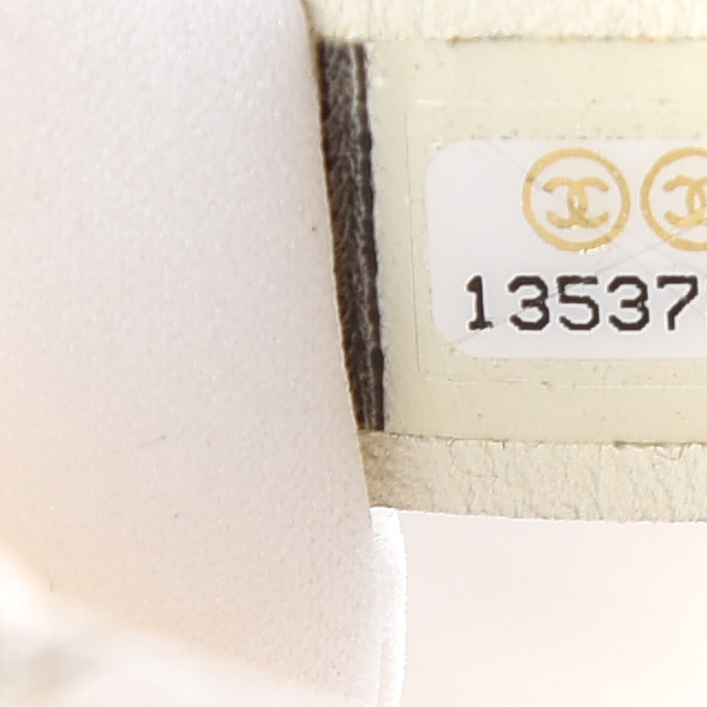 Glazed Calfskin XL On The Road Flap Ivory