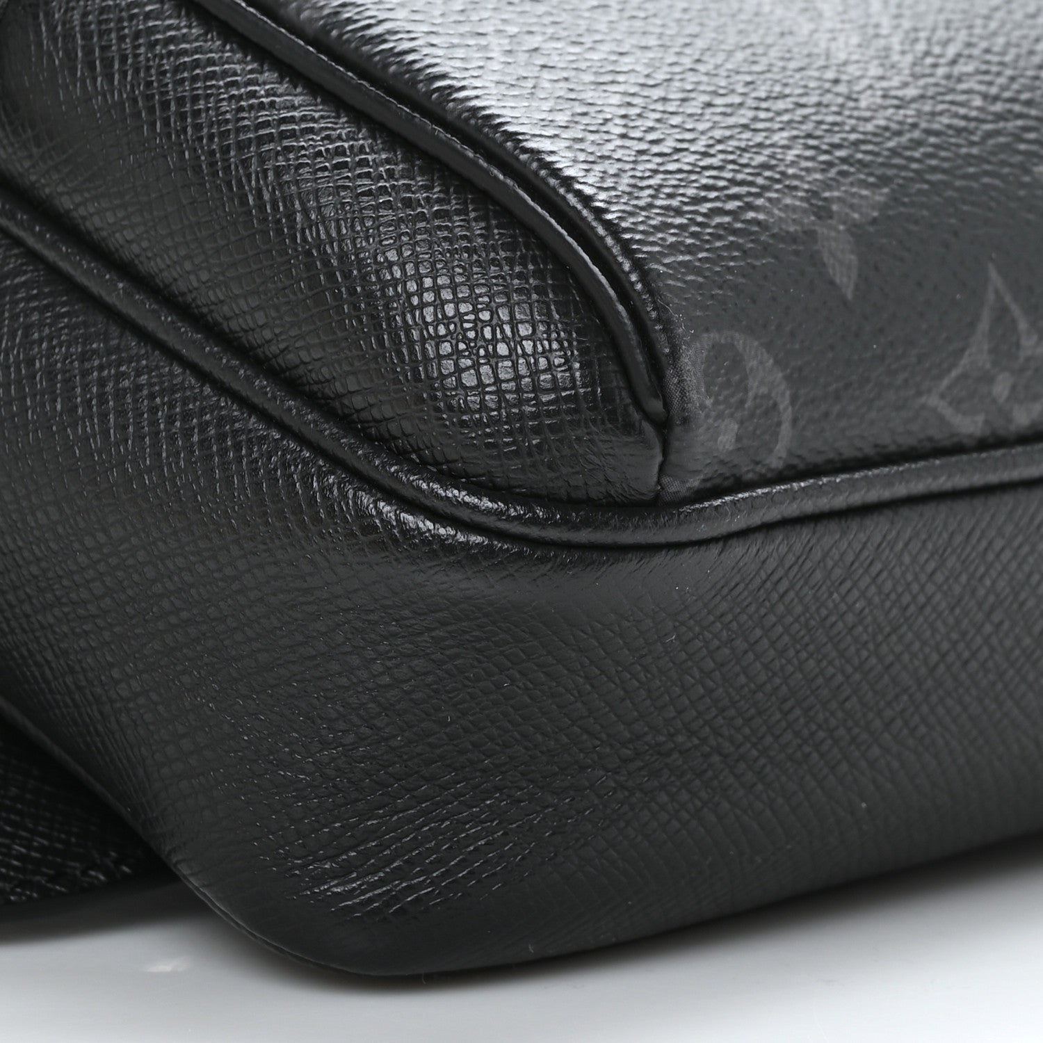 Louis Vuitton Taiga Monogram Outdoor Bumbag Black 7 of 8
