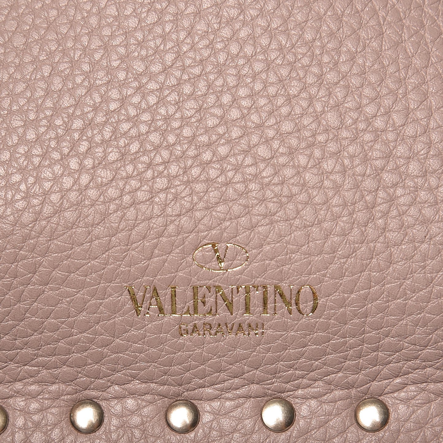 Pebbled Calfskin Large Rockstud Zip Pouch Poudre
