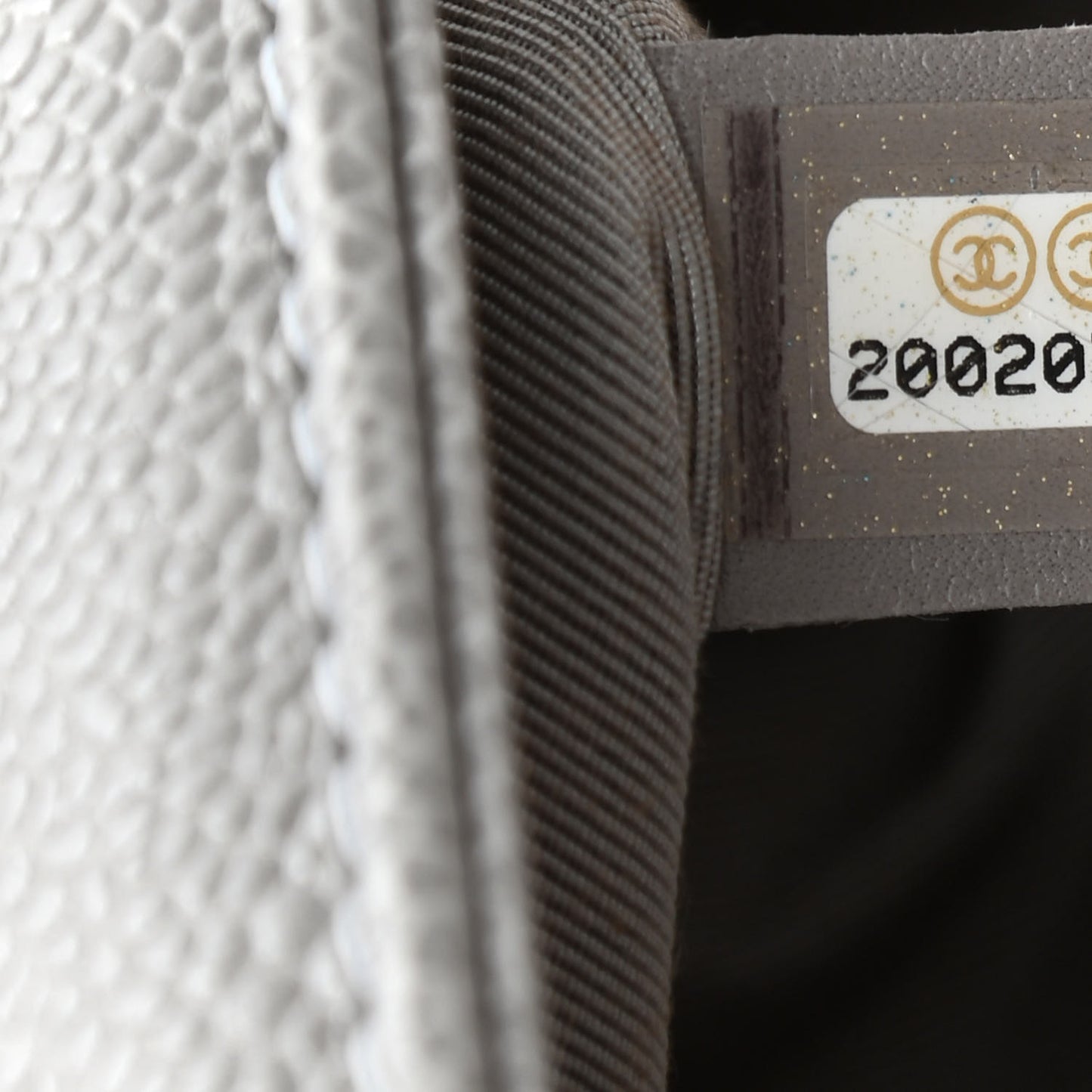 Caviar Quilted Medium Boy Flap Light Grey