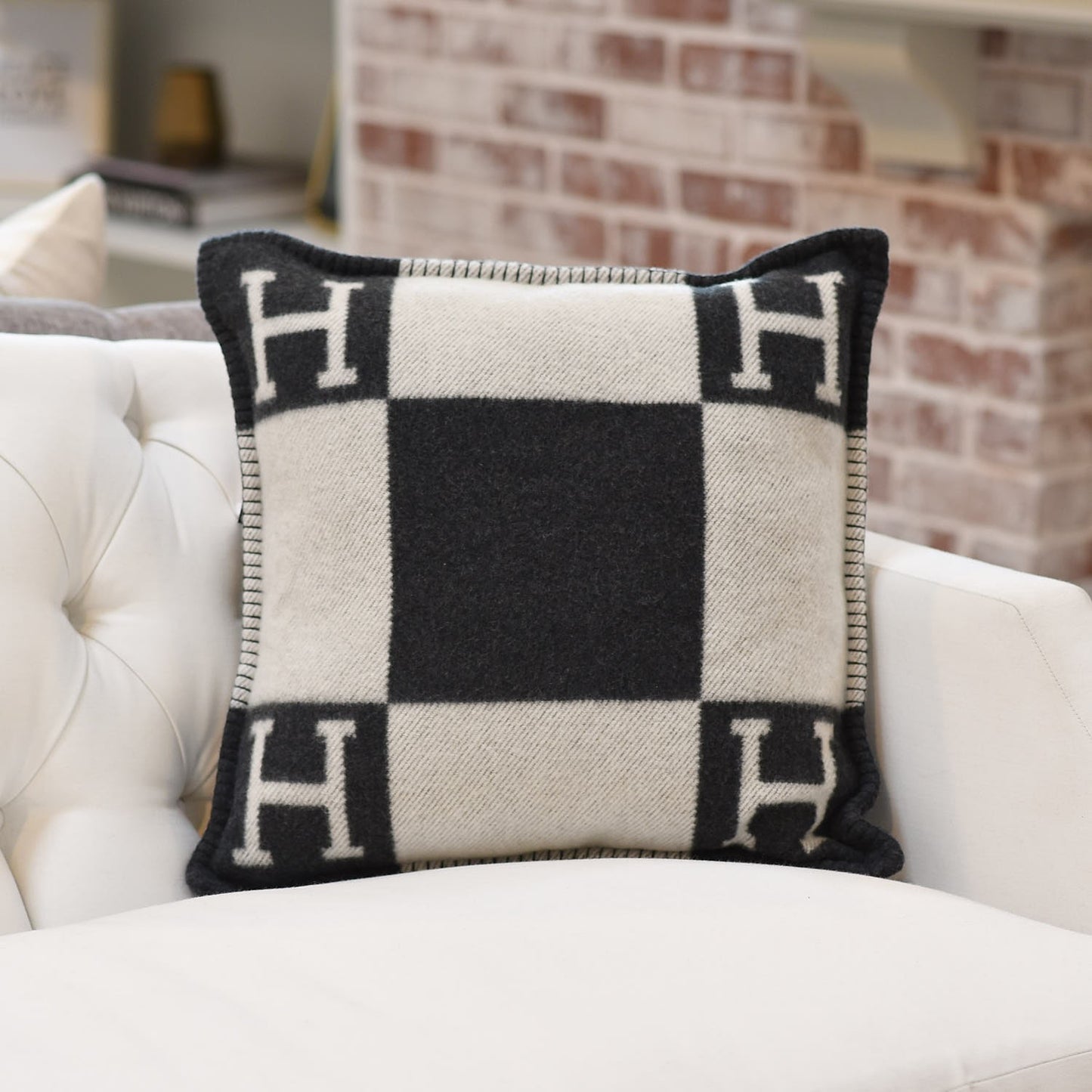 Wool Cashmere Avalon Pillow PM Ecru Gris Fonce
