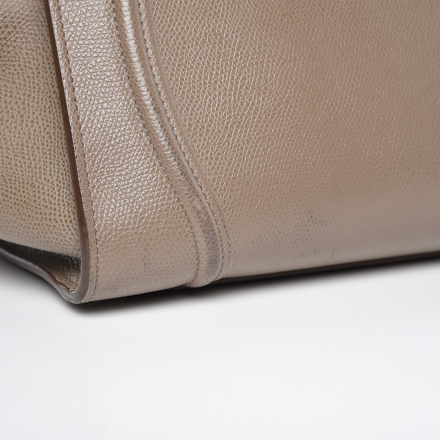 Grained Calfskin Medium Phantom Luggage Taupe