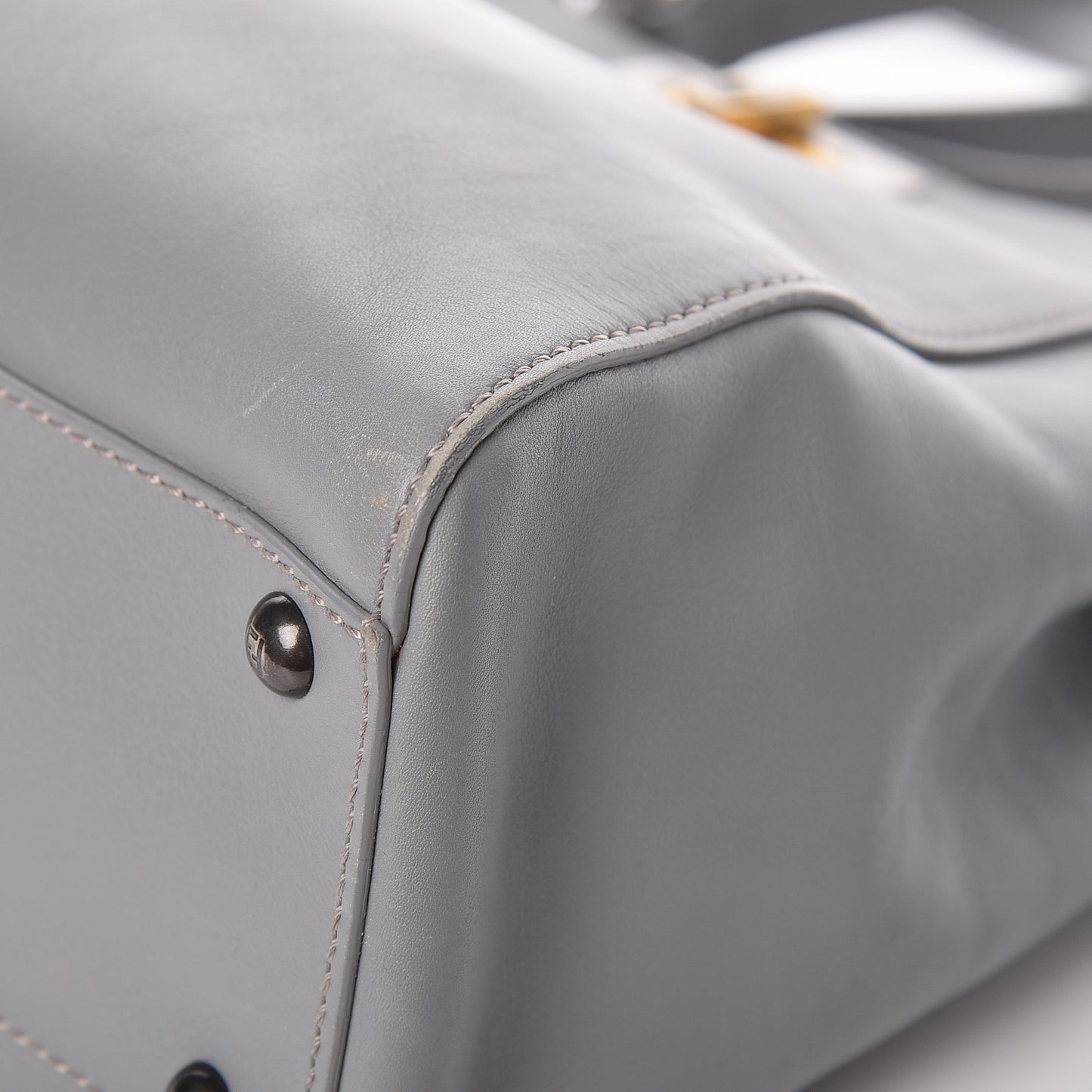 Vitello Suede Medium Peekaboo Iconic Satchel Grigio Chiaro