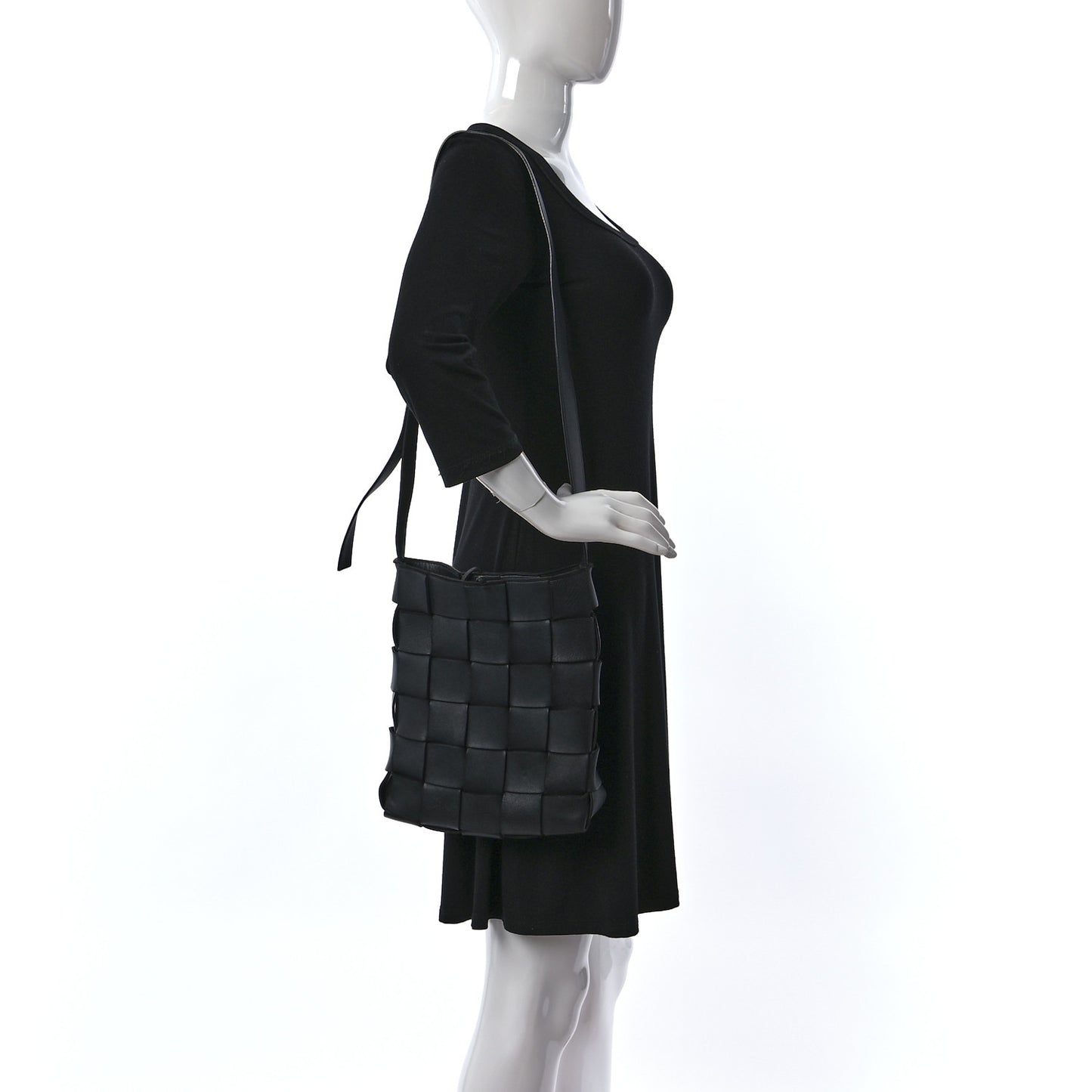 Lambskin Maxi Intrecciato Cassette Messenger Black