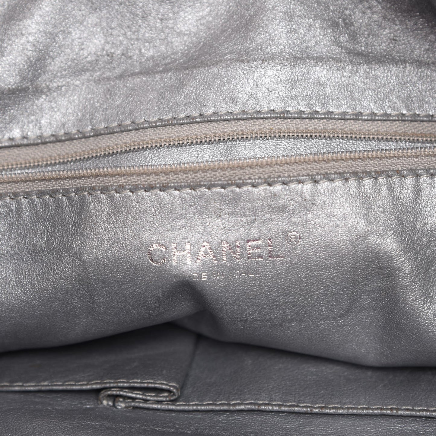 Glazed Caviar Modern Chain Tote Black