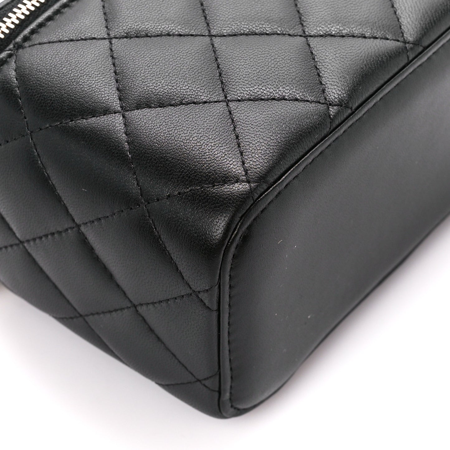 Lambskin Quilted Small Top Handle Vanity Case With Chain Black