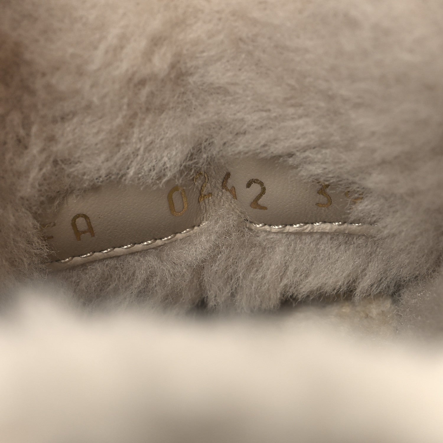 Louis Vuitton Suede Shearling Monogram Time Out Sneakers 39 Beige 7 of 9