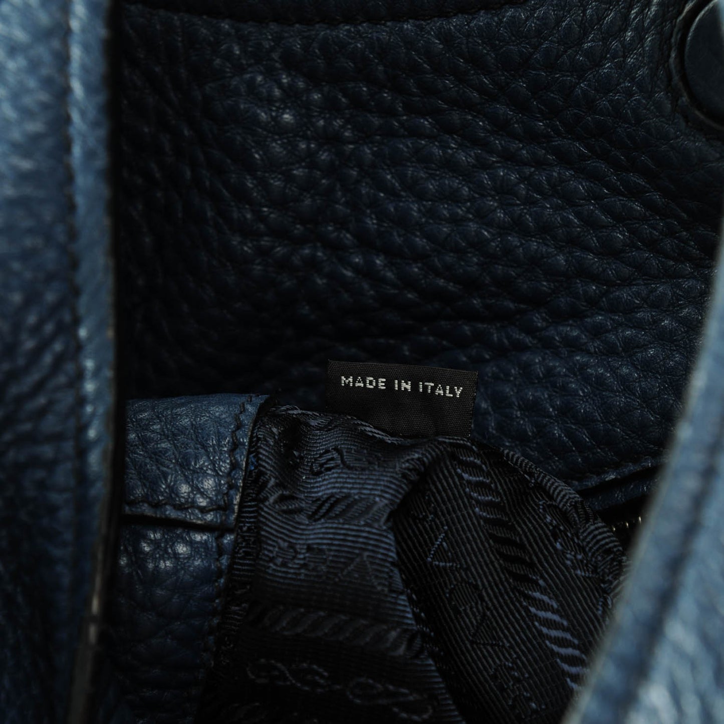 Vitello Daino Medium Pocket Hobo Bag Bleuette