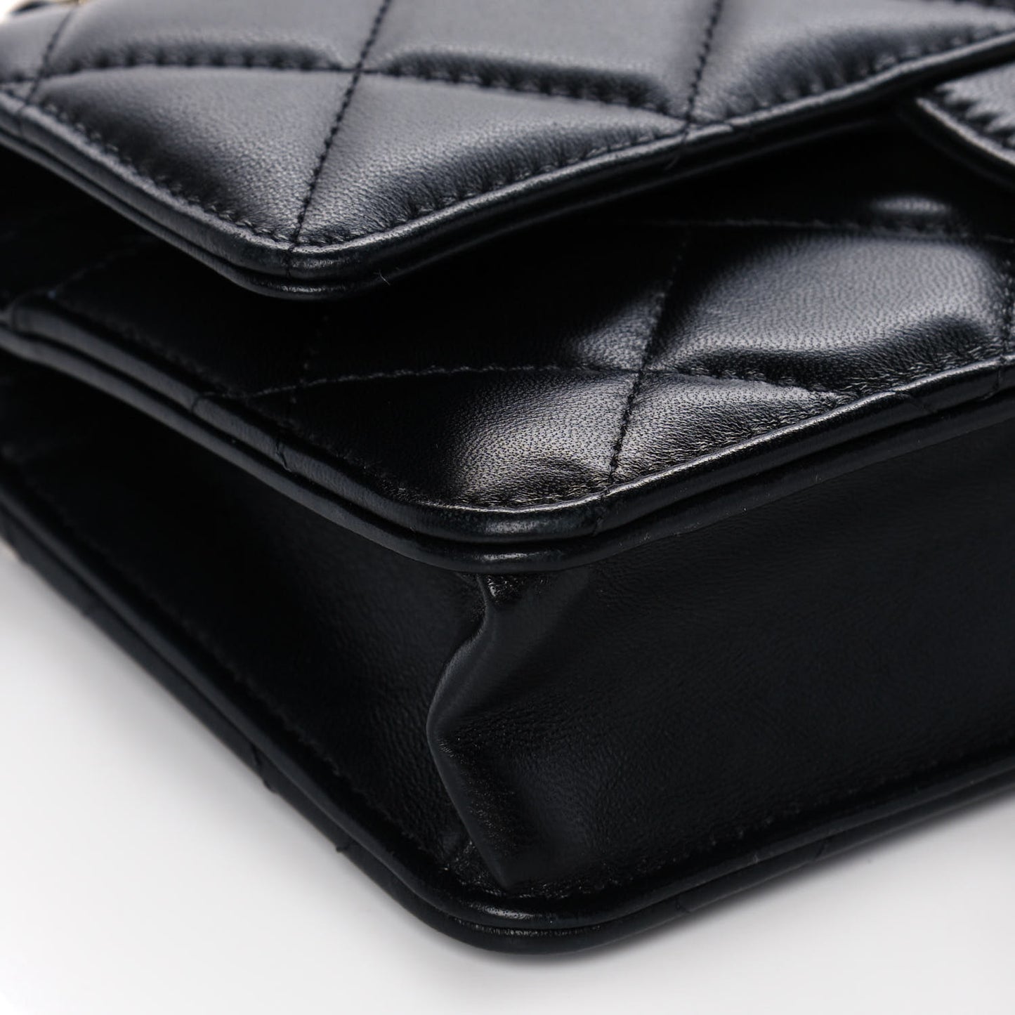 Lambskin Plexi Quilted Wallet On Chain WOC Black