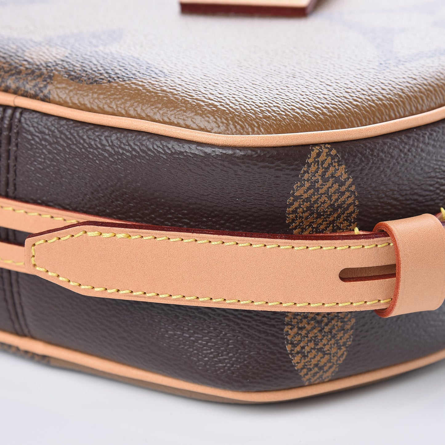 Reverse Monogram Giant Boite Chapeau Souple