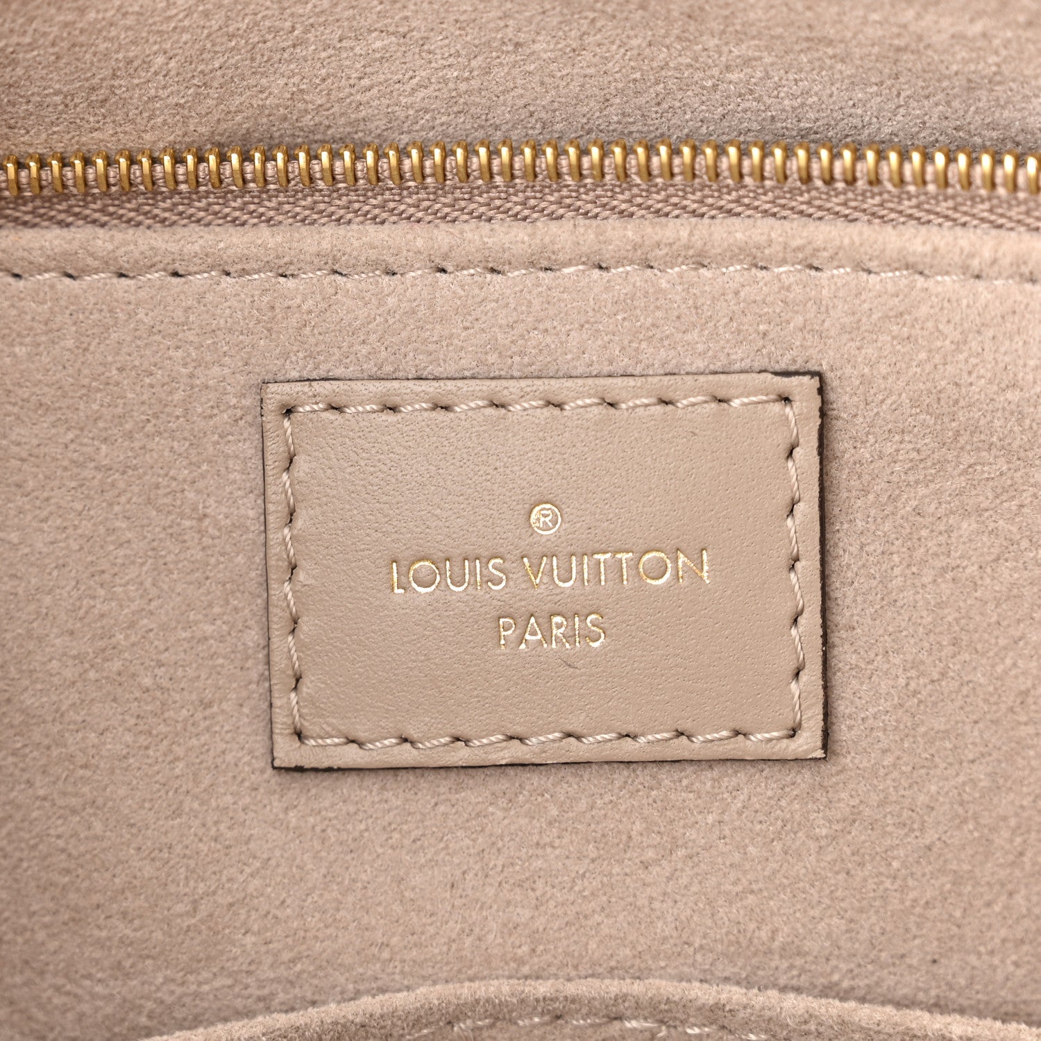 Louis Vuitton Empreinte Monogram Giant Onthego MM Tourterelle 6 of 10