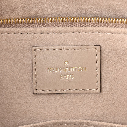 Louis Vuitton Empreinte Monogram Giant Onthego MM Tourterelle 6 of 10