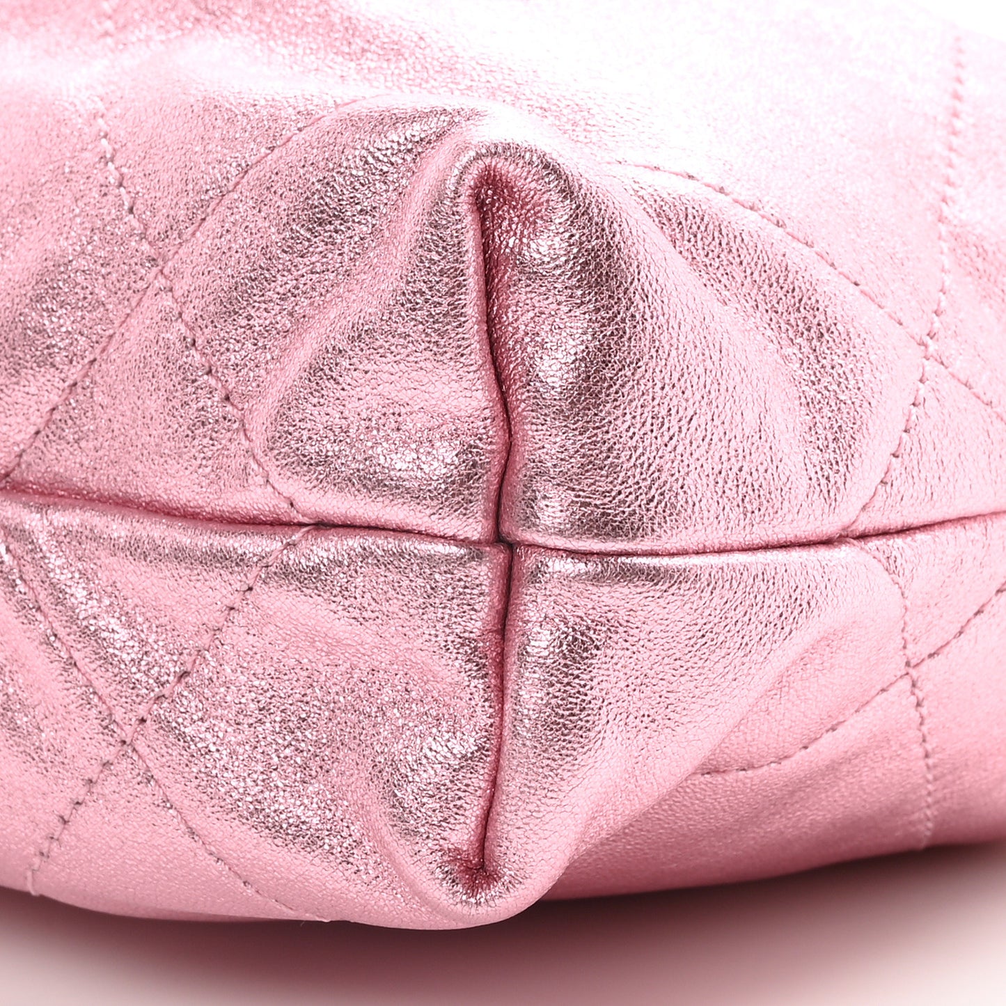 Metallic Lambskin Lacquered Monochrome Quilted Mini Chanel 22 Pink