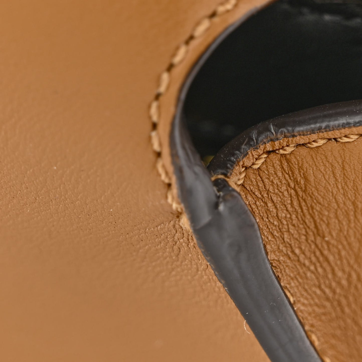 Vitello Tahiti Burro Bi-Color Medium Peekaboo Iconic Essentially Satchel Nocciola Asfalto Cast
