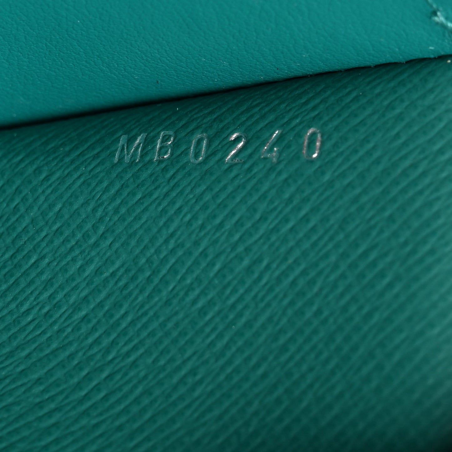 Monogram Taiga Passport Cover Vert