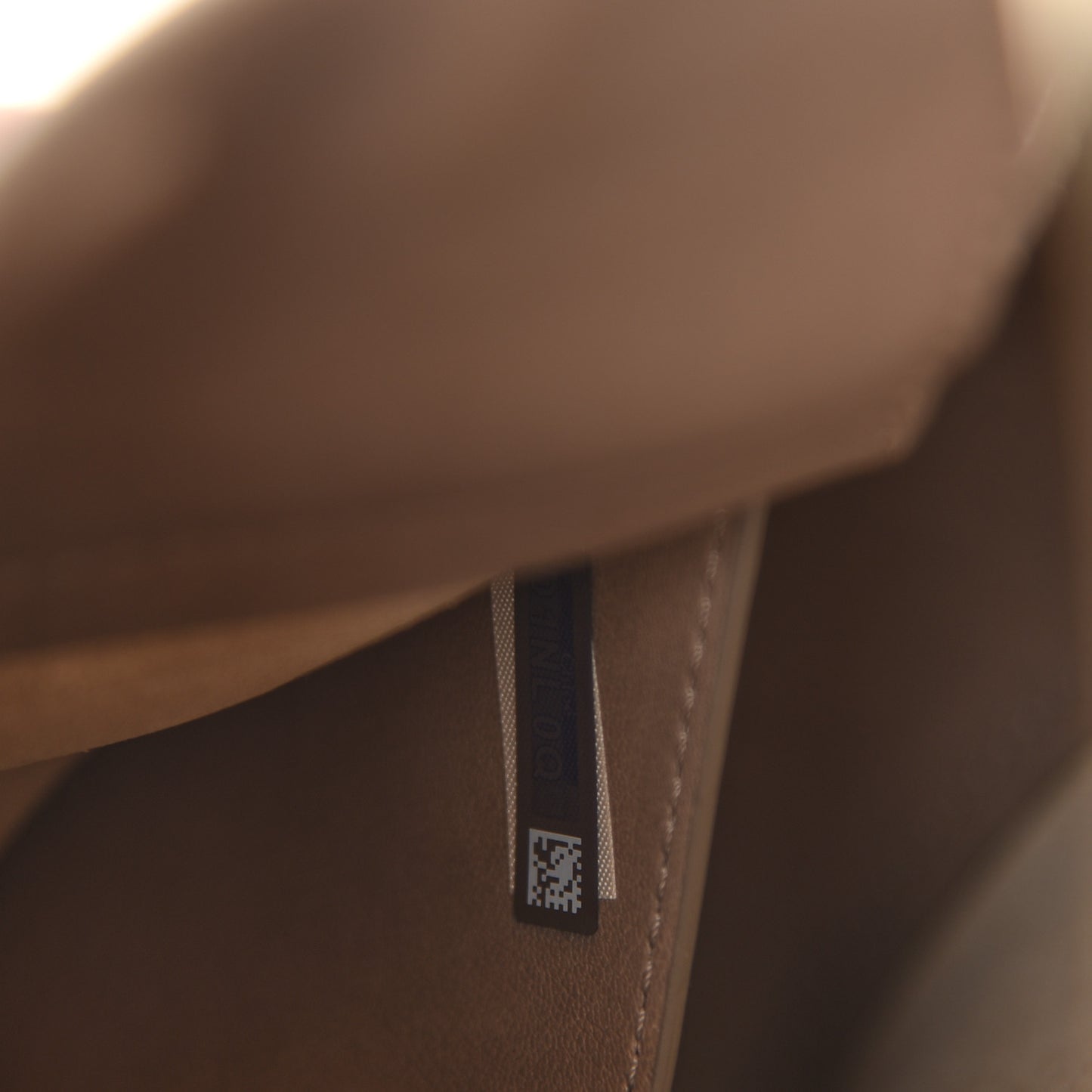Small Grain Calfskin Kiss Bag Motty Grey