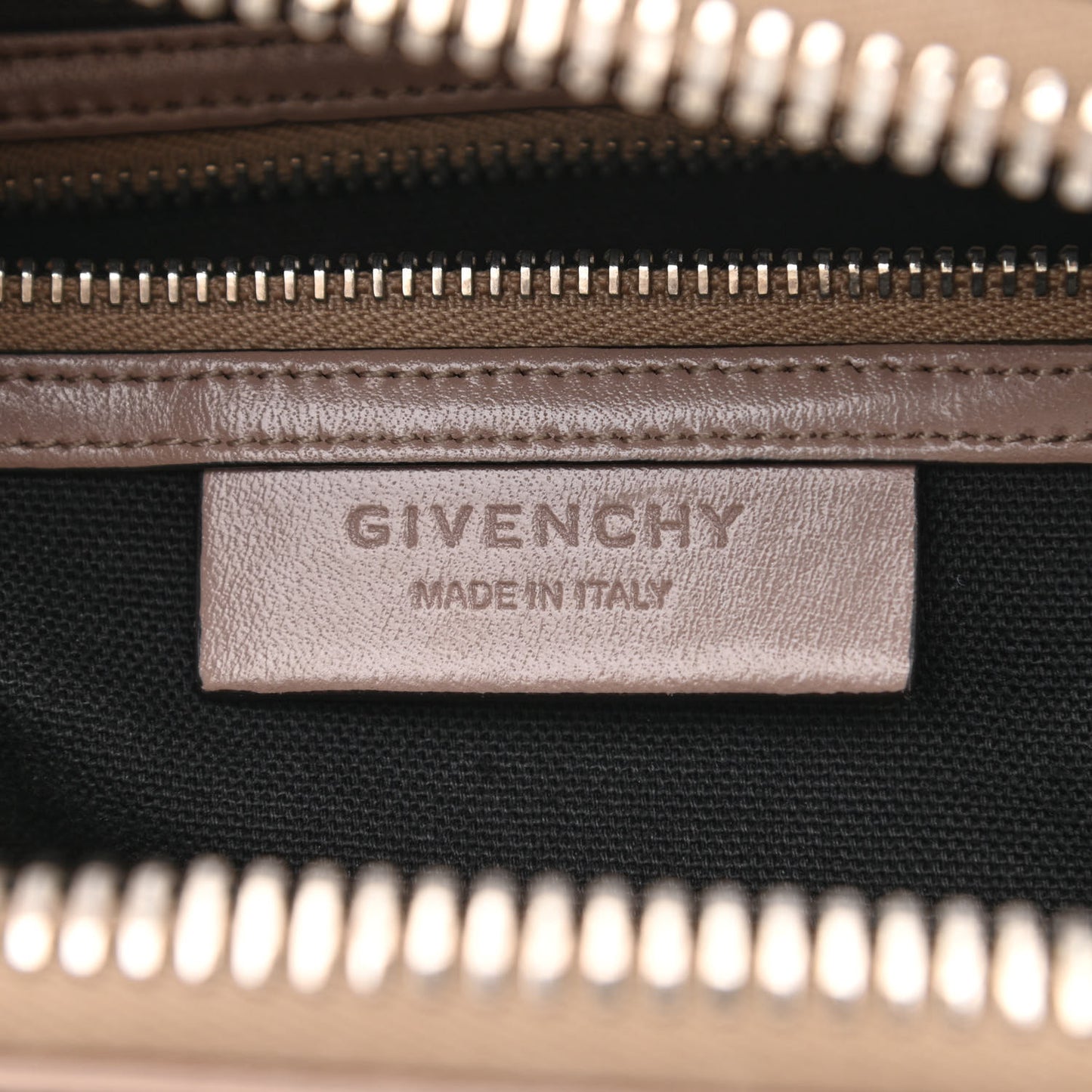 Shiny Lord Calfskin Small Antigona Sand
