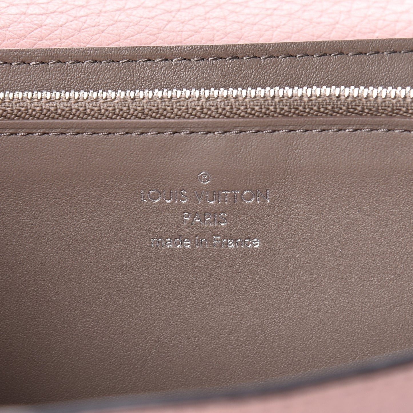 Taurillon Capucines Wallet Magnolia