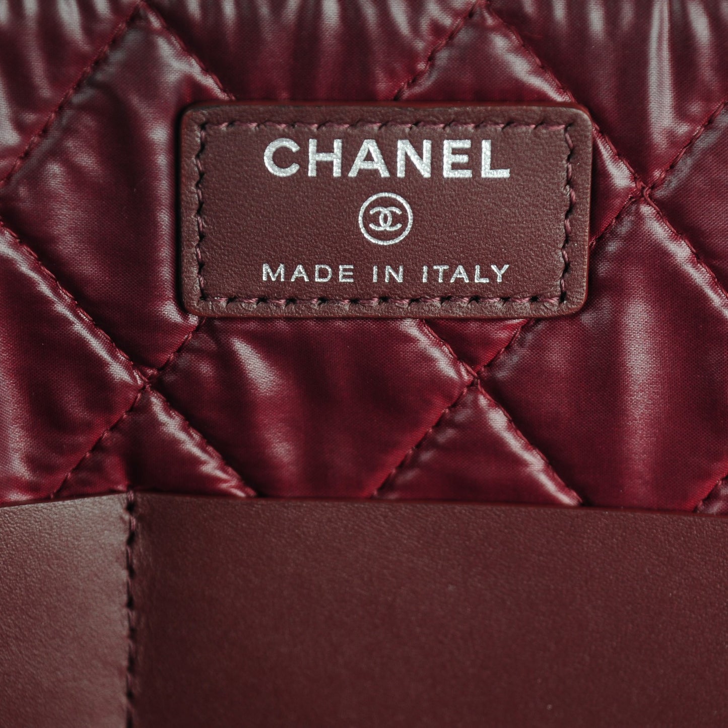 Caviar Quilted Large Slide Pouch Black