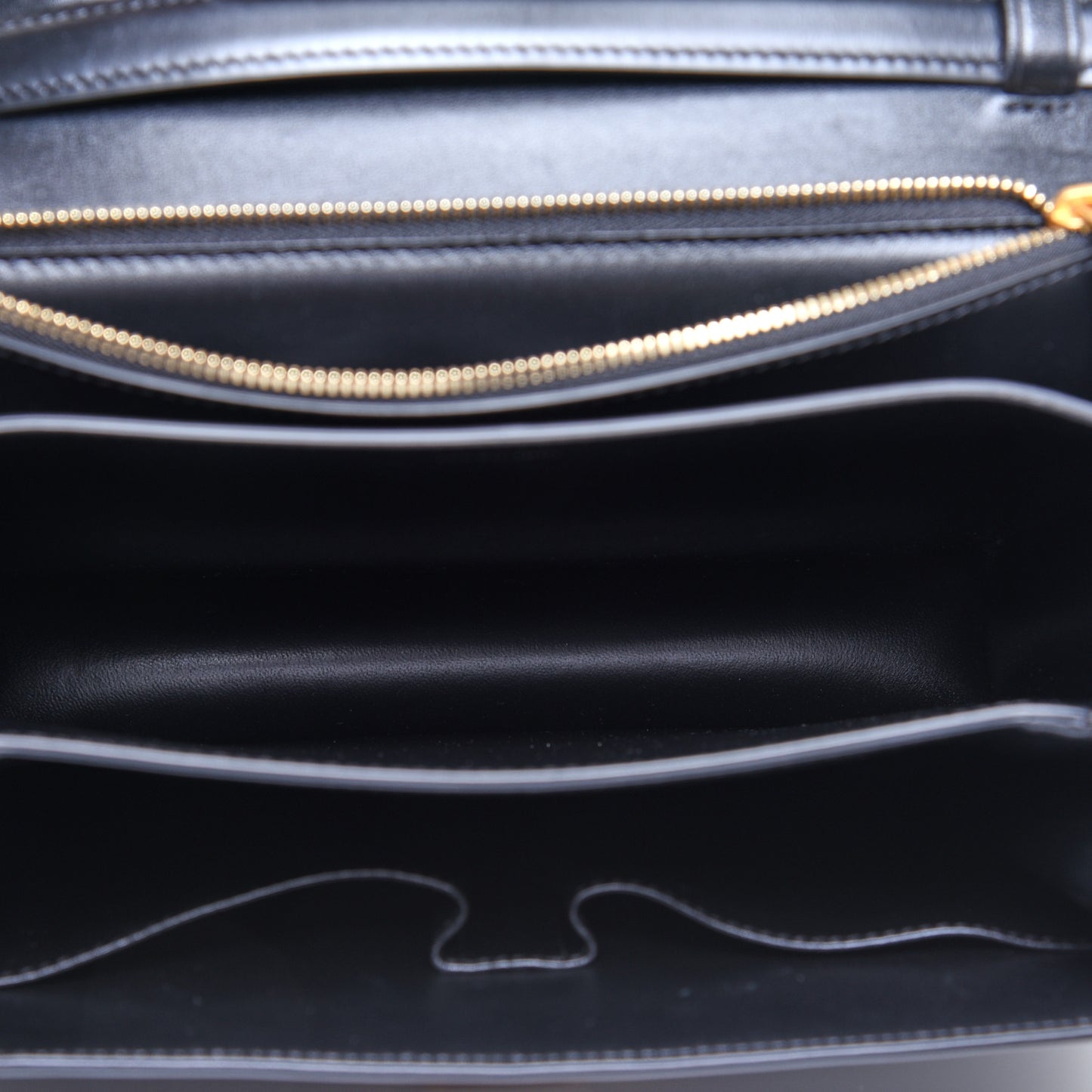Box Calfskin Medium Classic Box Flap Black