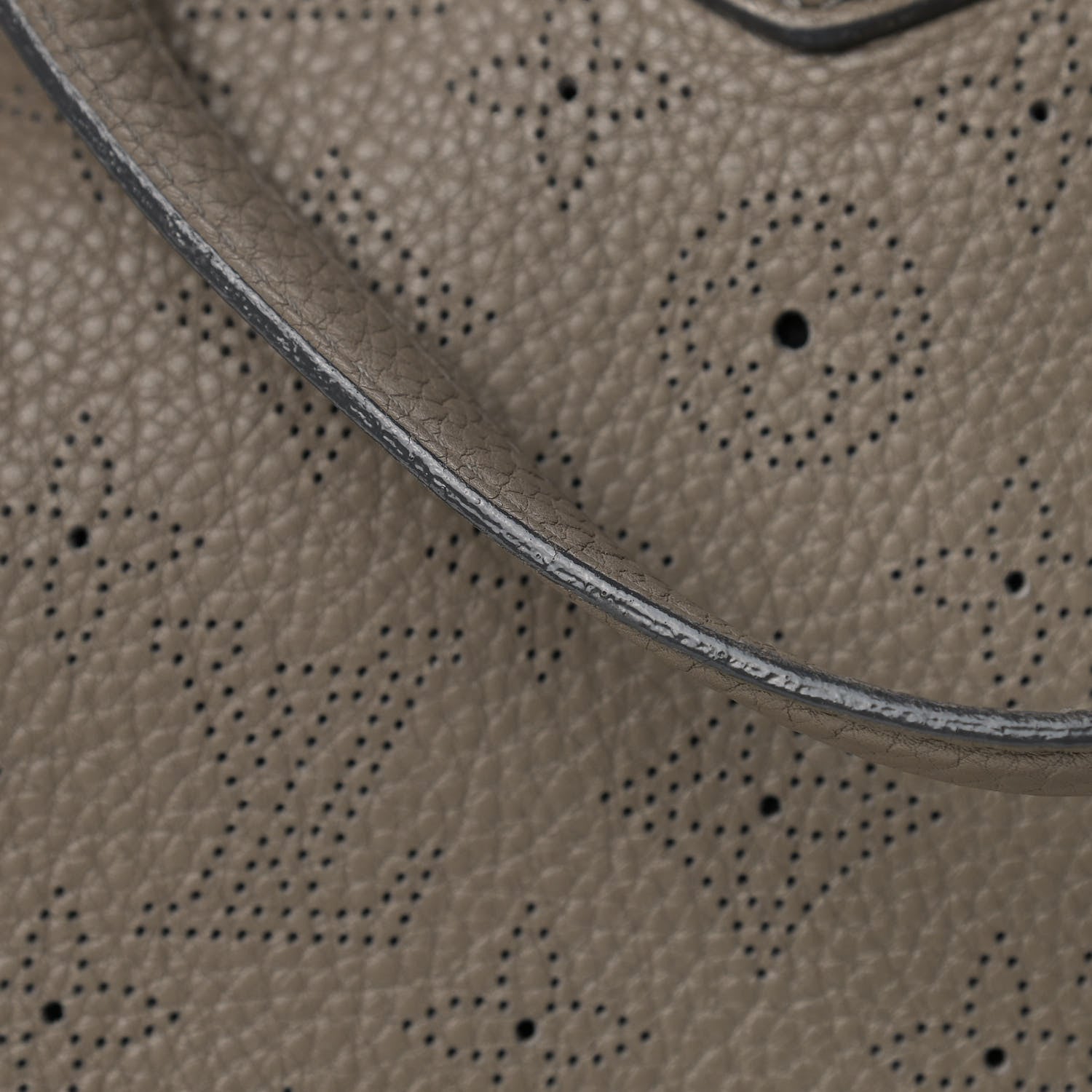 Louis Vuitton Mahina Cirrus PM Taupe 13 of 14