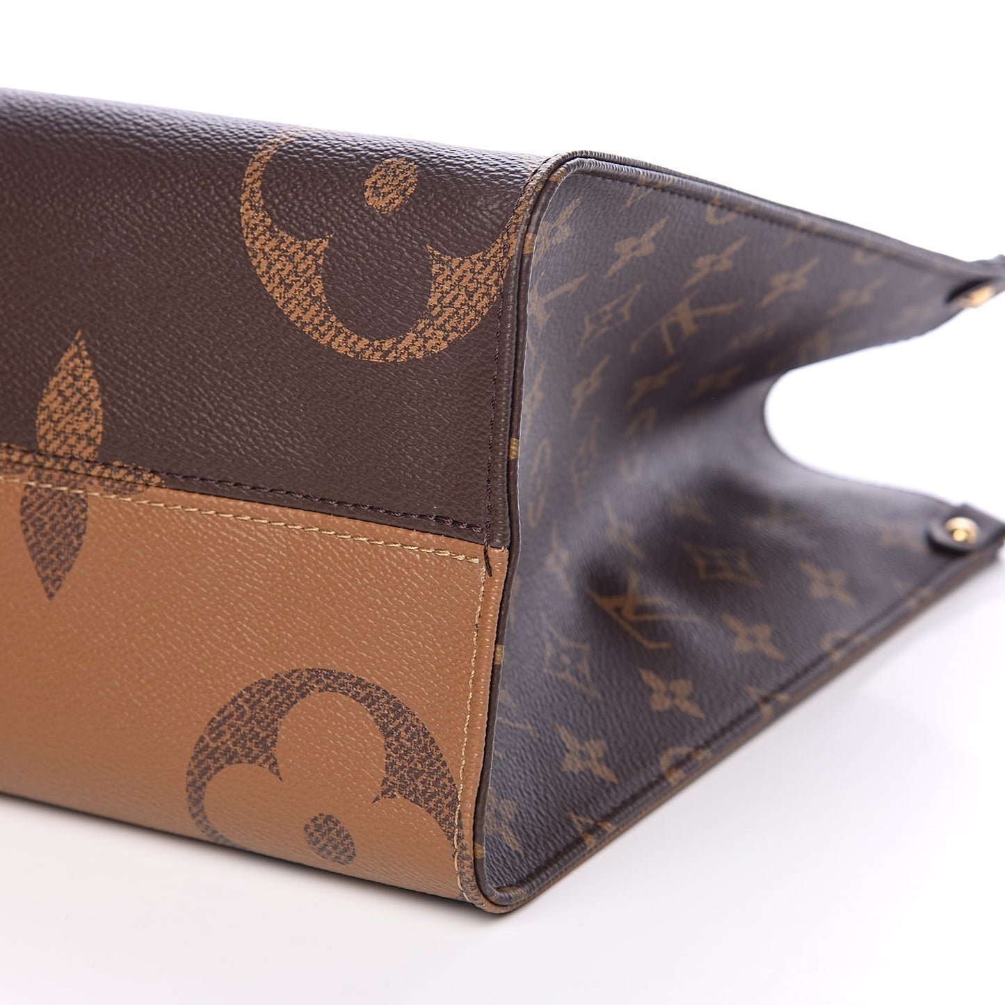 Reverse Monogram Giant Onthego MM