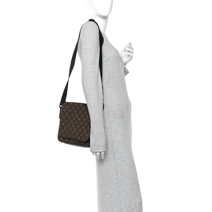 Louis Vuitton Monogram Macassar District PM 2 of 11