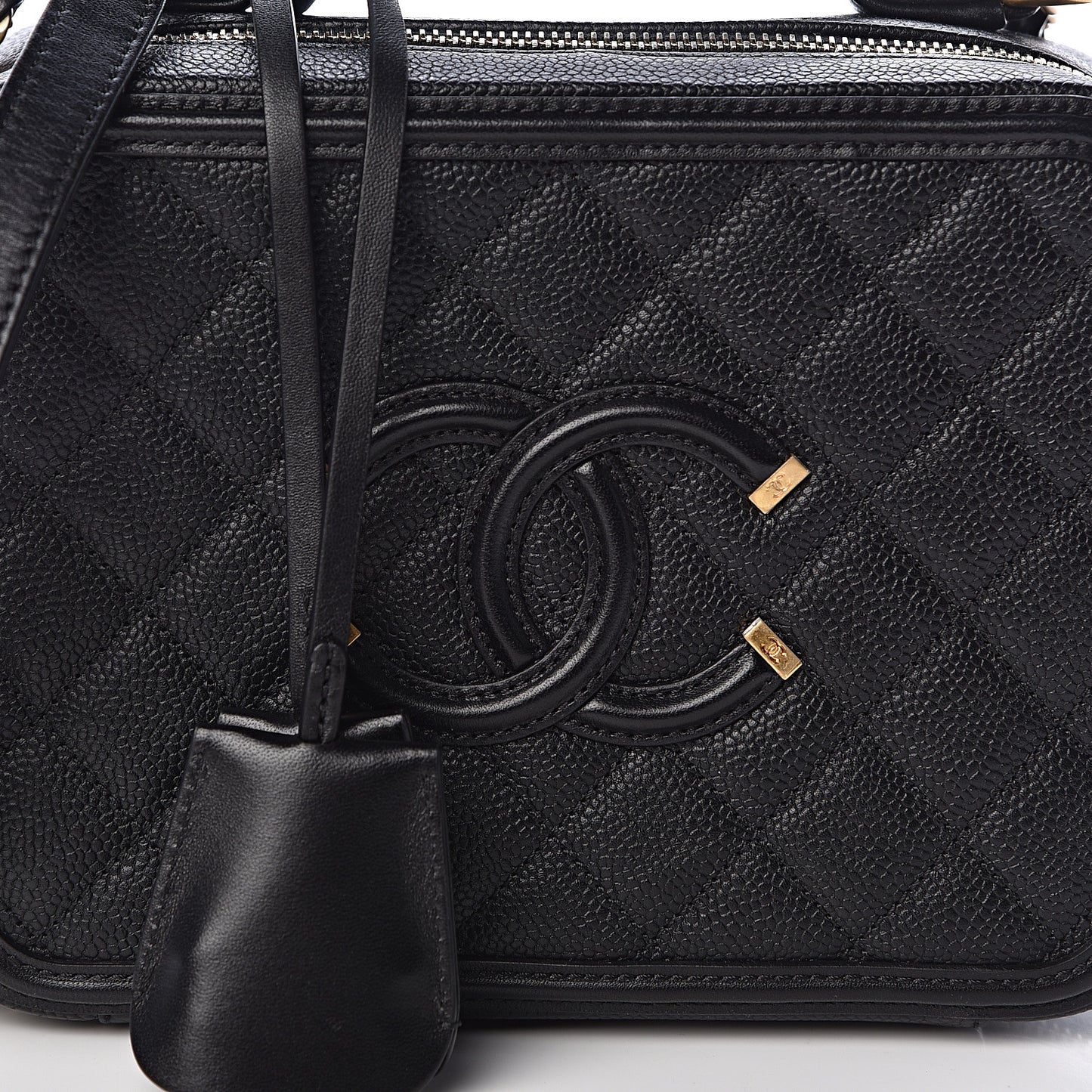 Caviar Quilted Medium CC Filigree Vanity Case Black