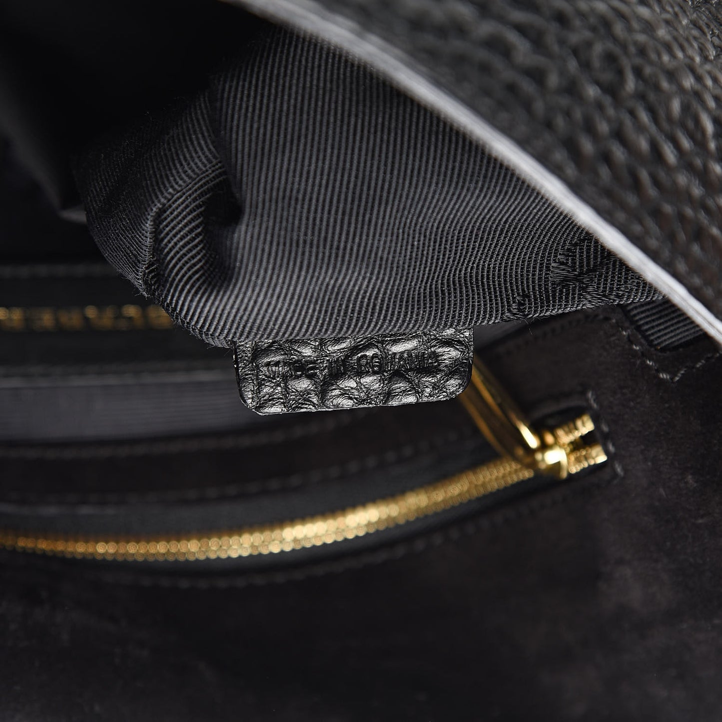 Signature Grain Medium Mildenhall Crossbody Bag Black