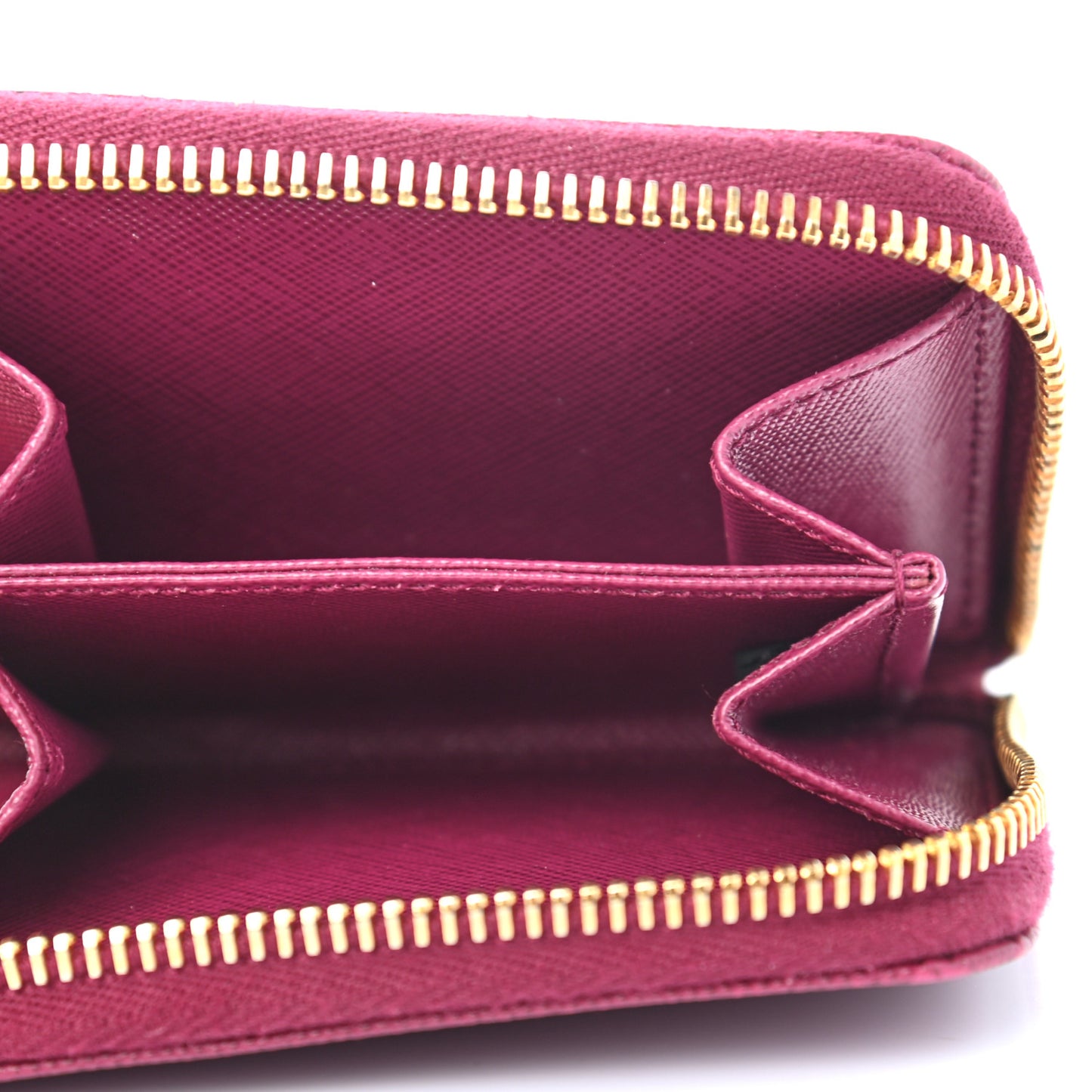 Saffiano Triangle Compact Zip Around Walle Peonia