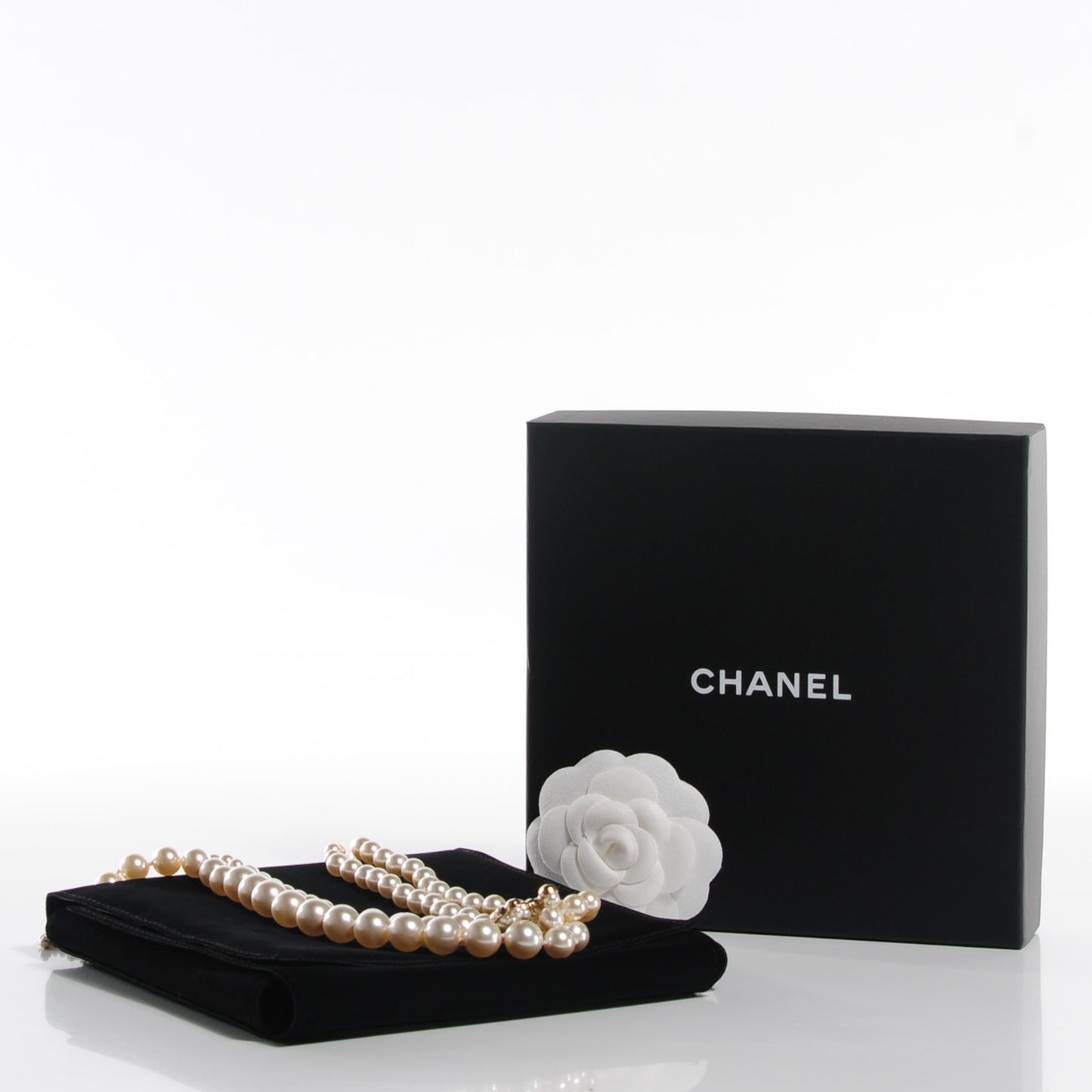 Graduated Pearl CC Long Necklace Gold