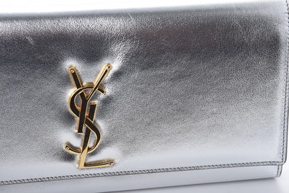 Saint Laurent Metallic Calfskin Classic Monogram Cassandre Clutch Argento 9 of 11