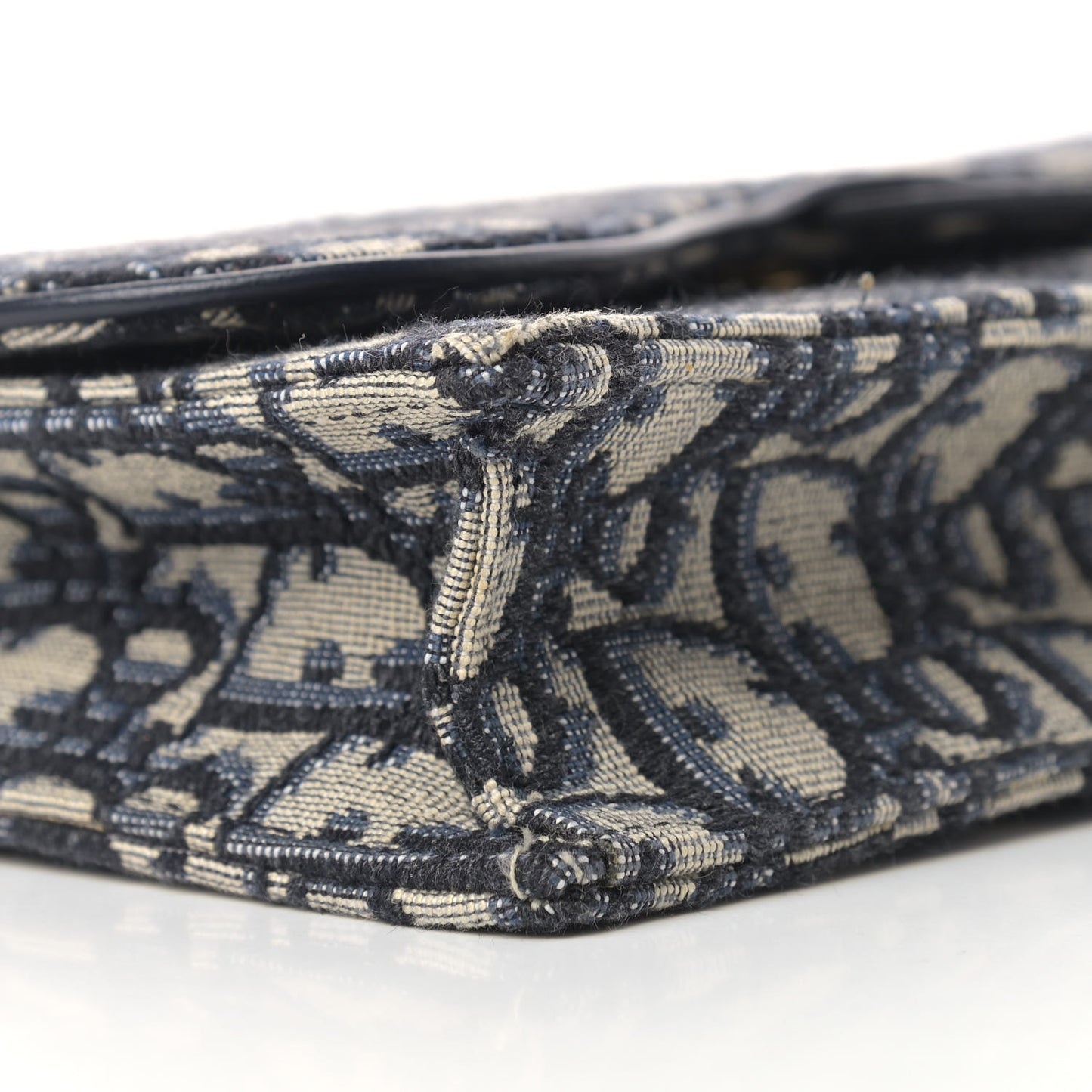 Oblique Saddle Chain Pouch Blue