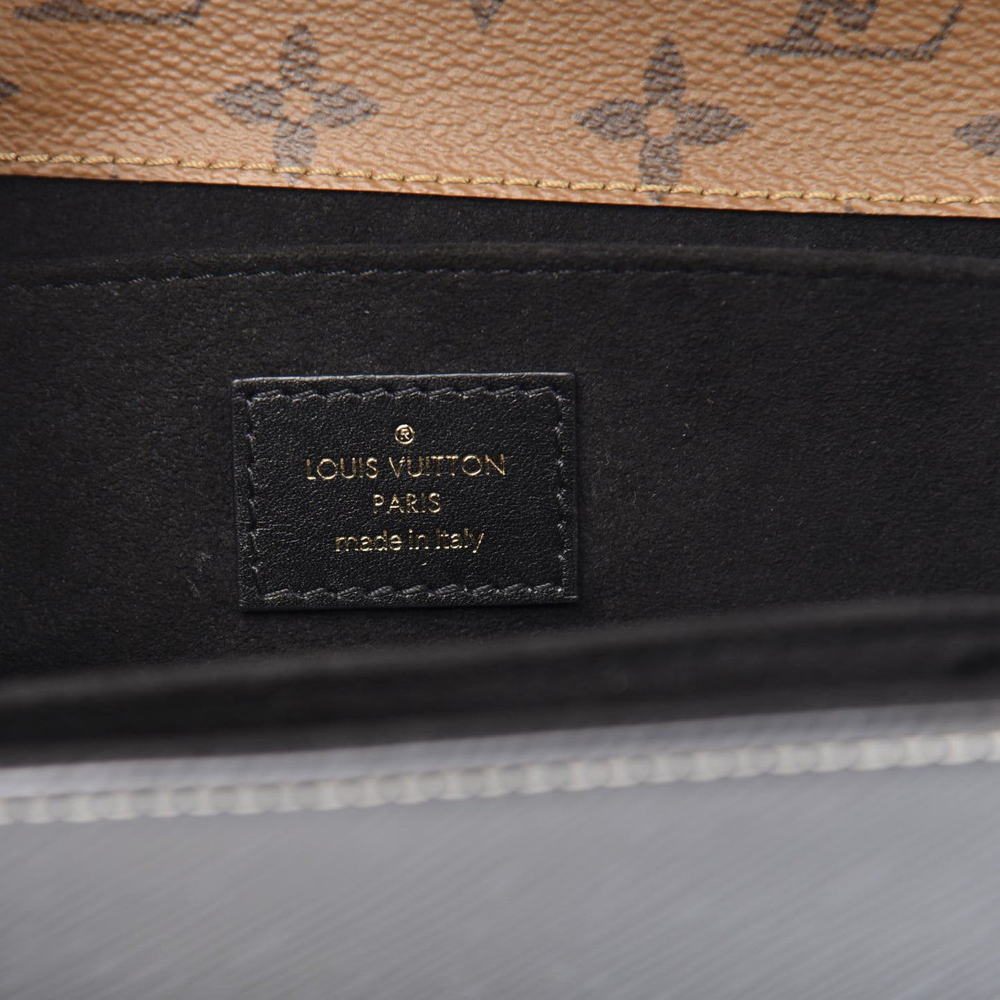 Shiny Epi Reverse Monogram Pochette Metis Mini Marine