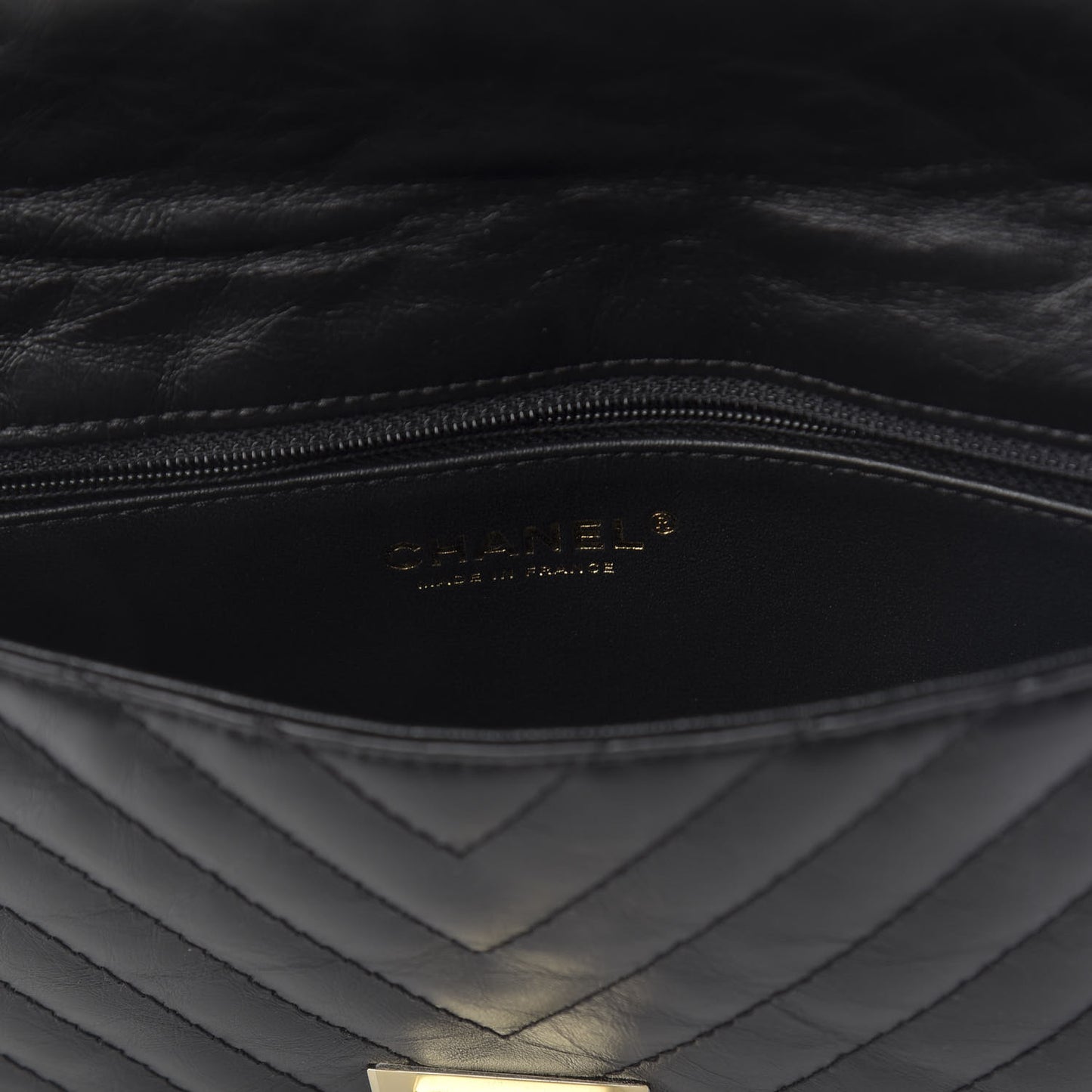 Aged Calfskin Chevron Quilted Reissue 2.55 Clutch Black