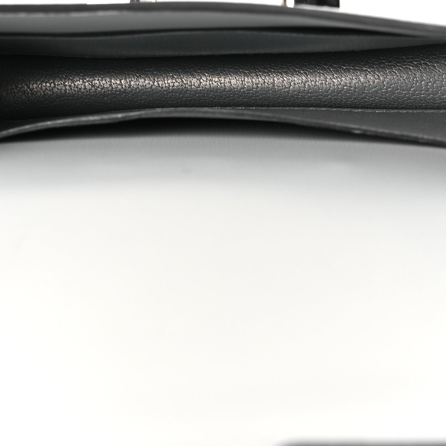 Metallic Chevre Chamkilight Constance Slim Wallet Argent
