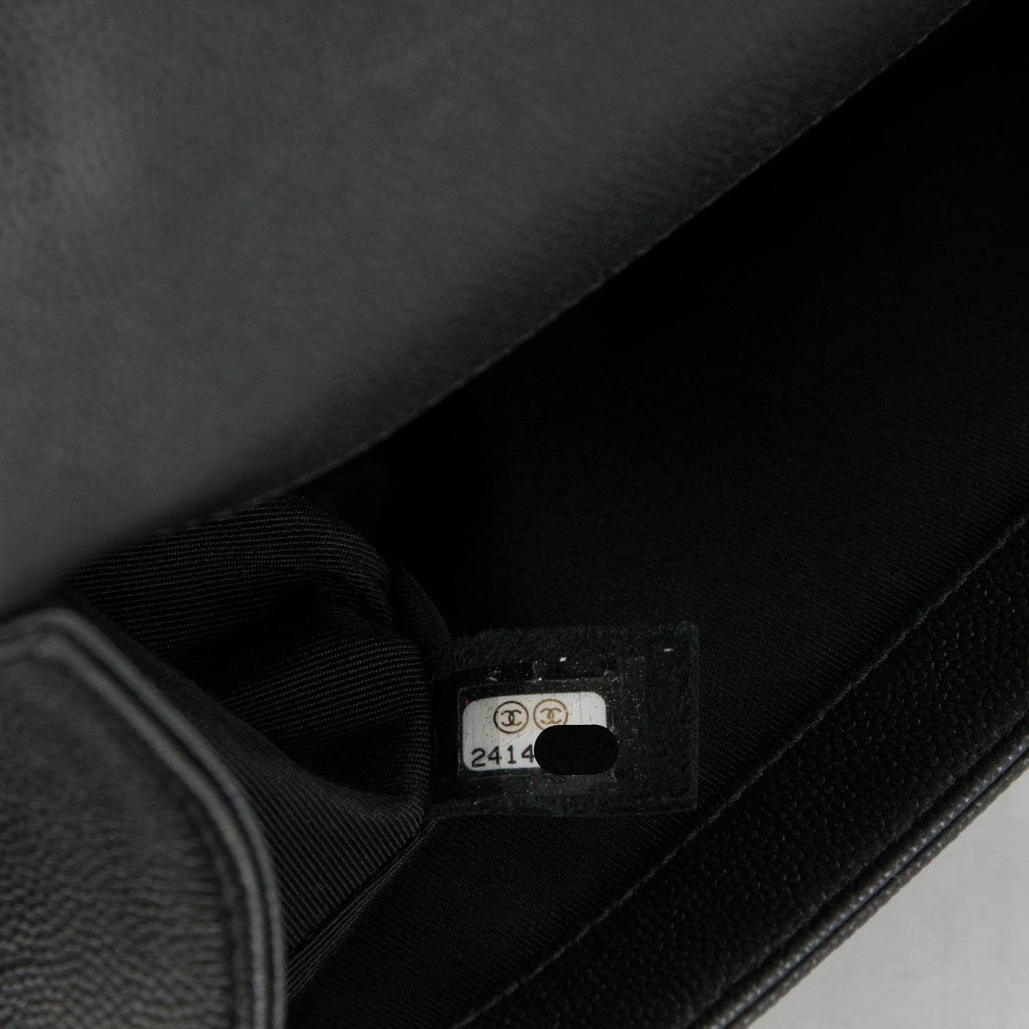 Caviar Quilted Medium Boy Flap So Black