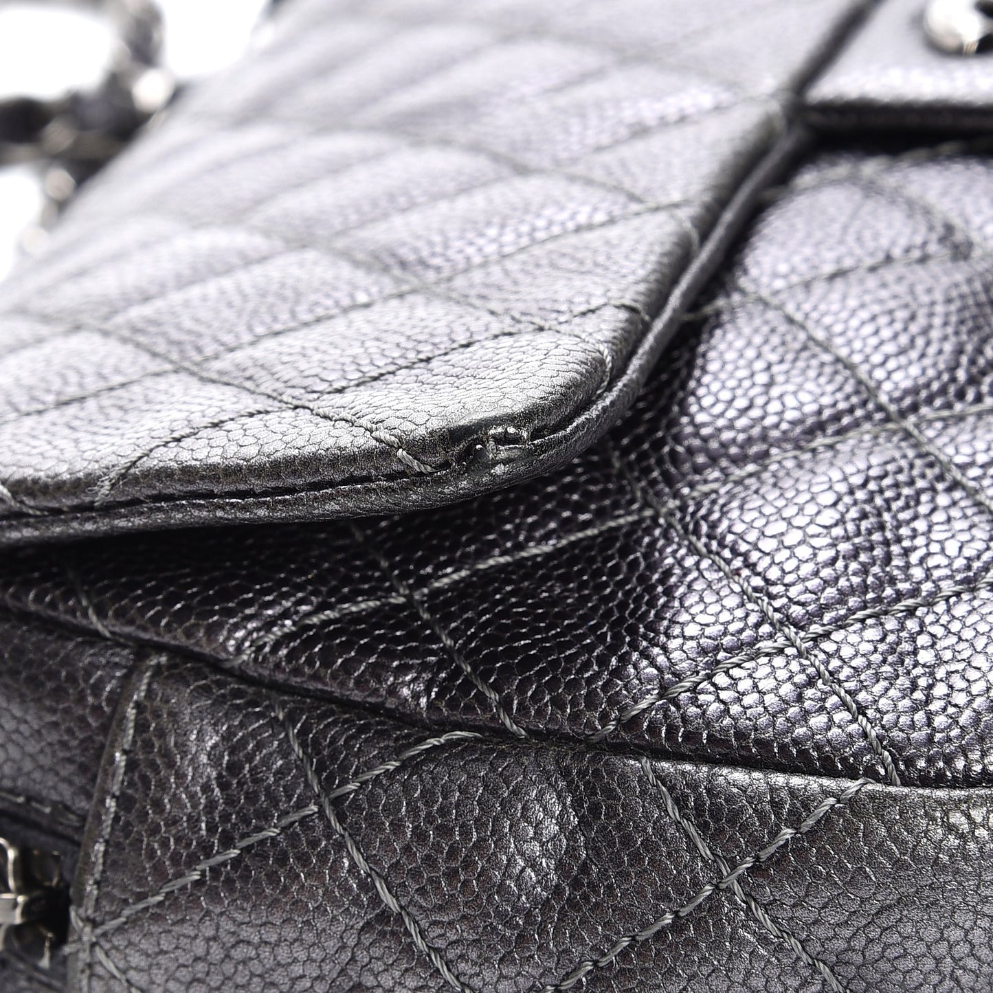 Iridescent Caviar Quilted Small Chic Flap Argent